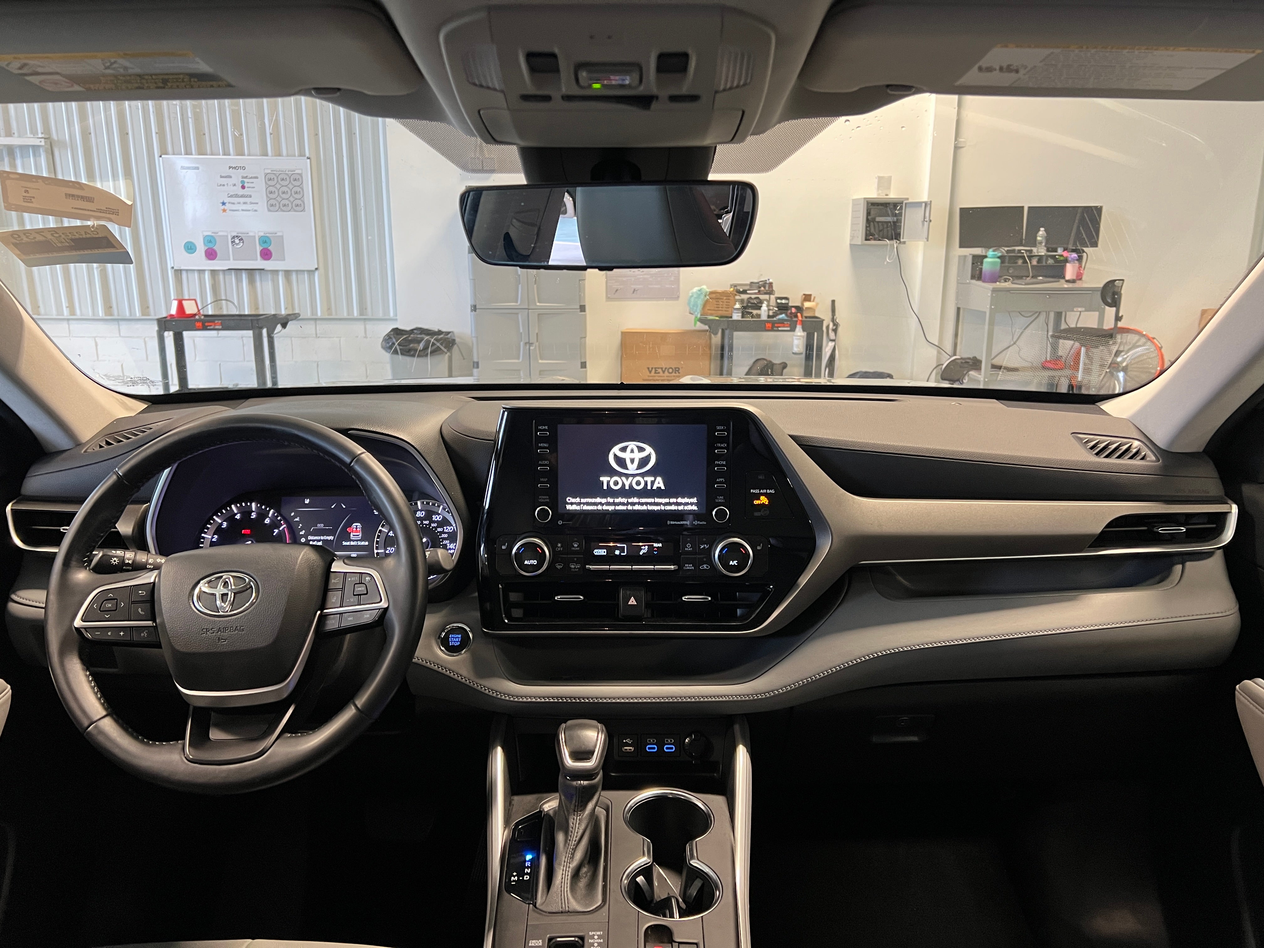 2022 Toyota Highlander XLE 2