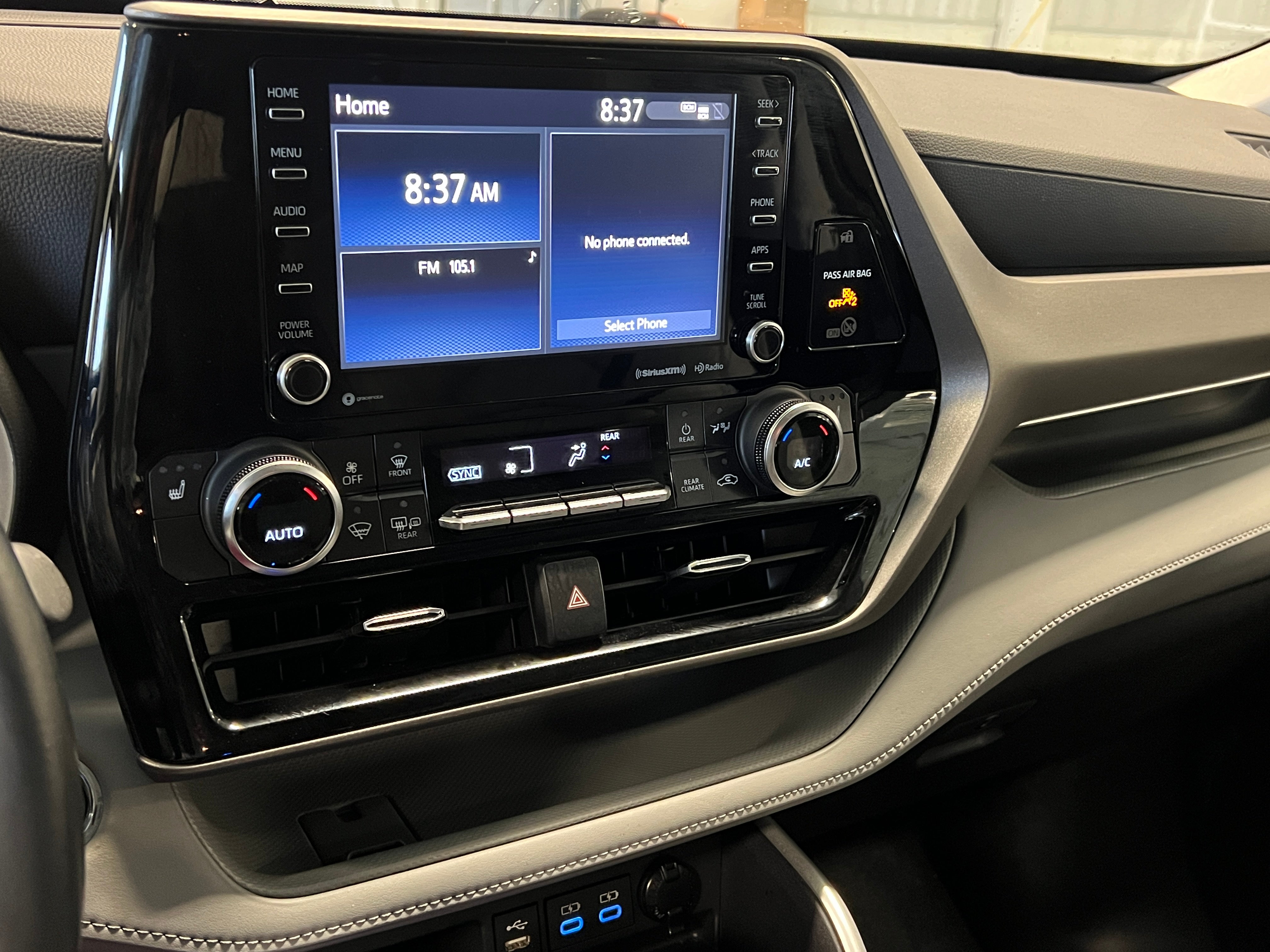 2022 Toyota Highlander XLE 3