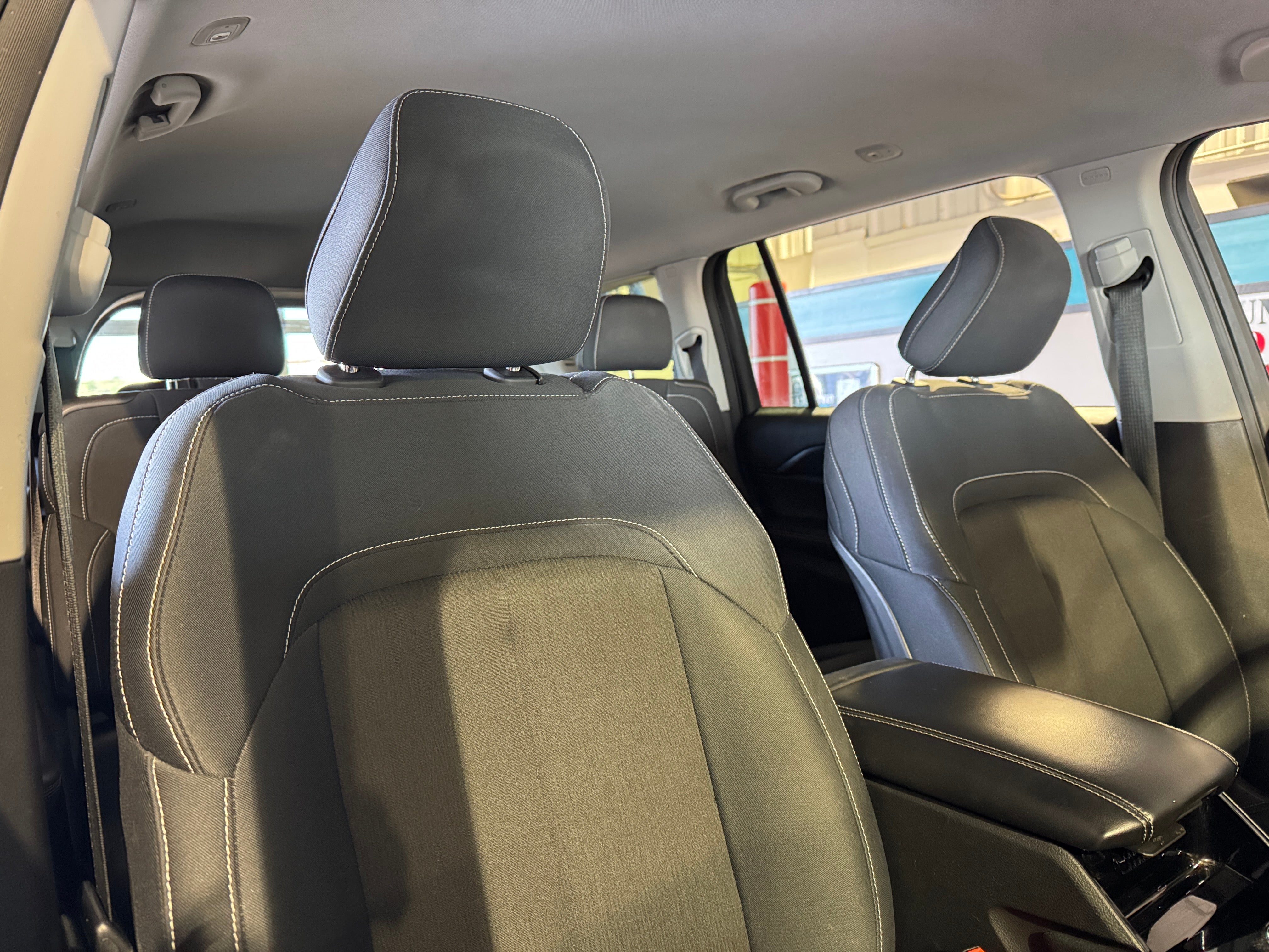 2023 Jeep Grand Cherokee L Laredo 2