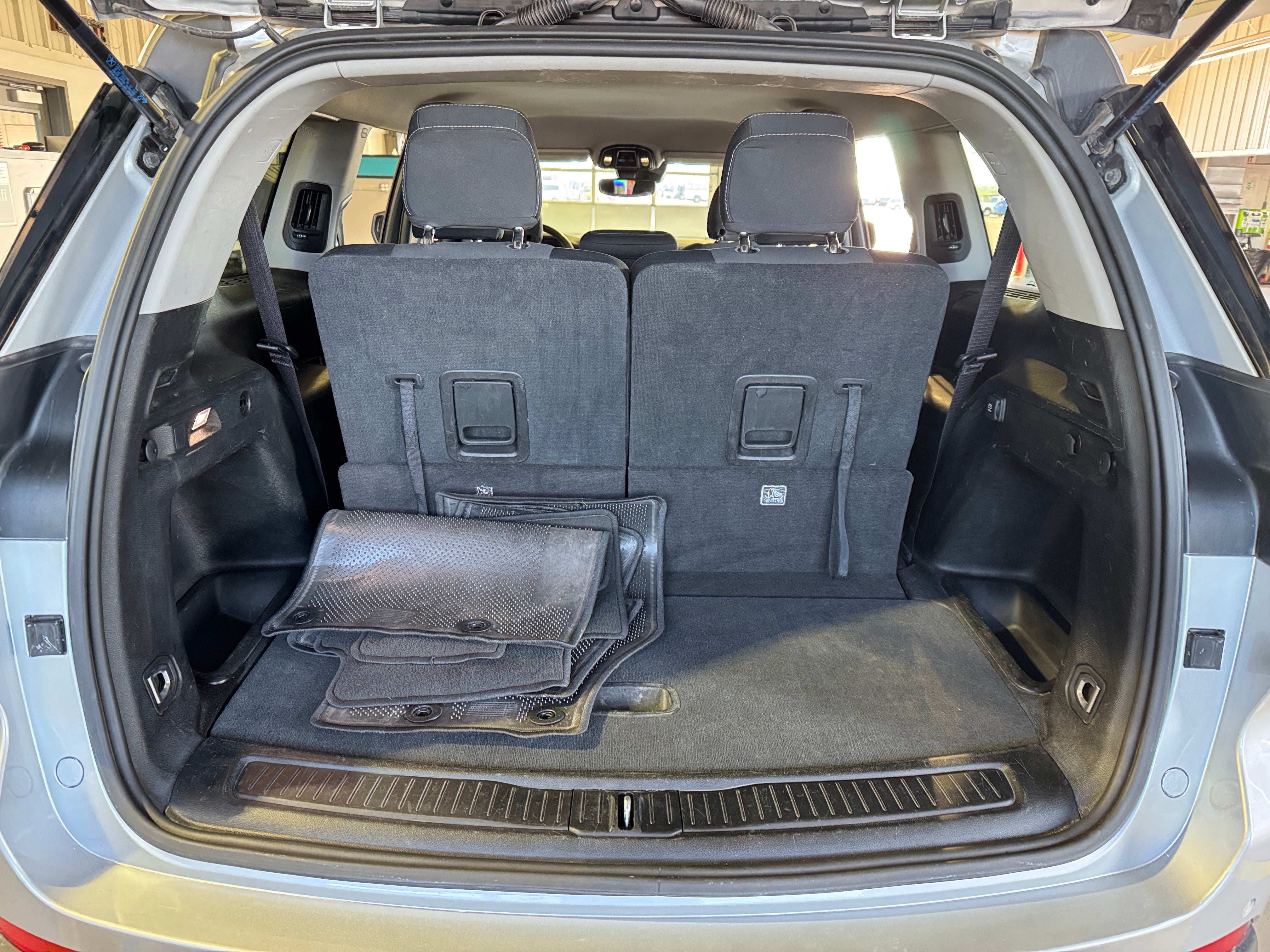 2023 Jeep Grand Cherokee L Laredo 7