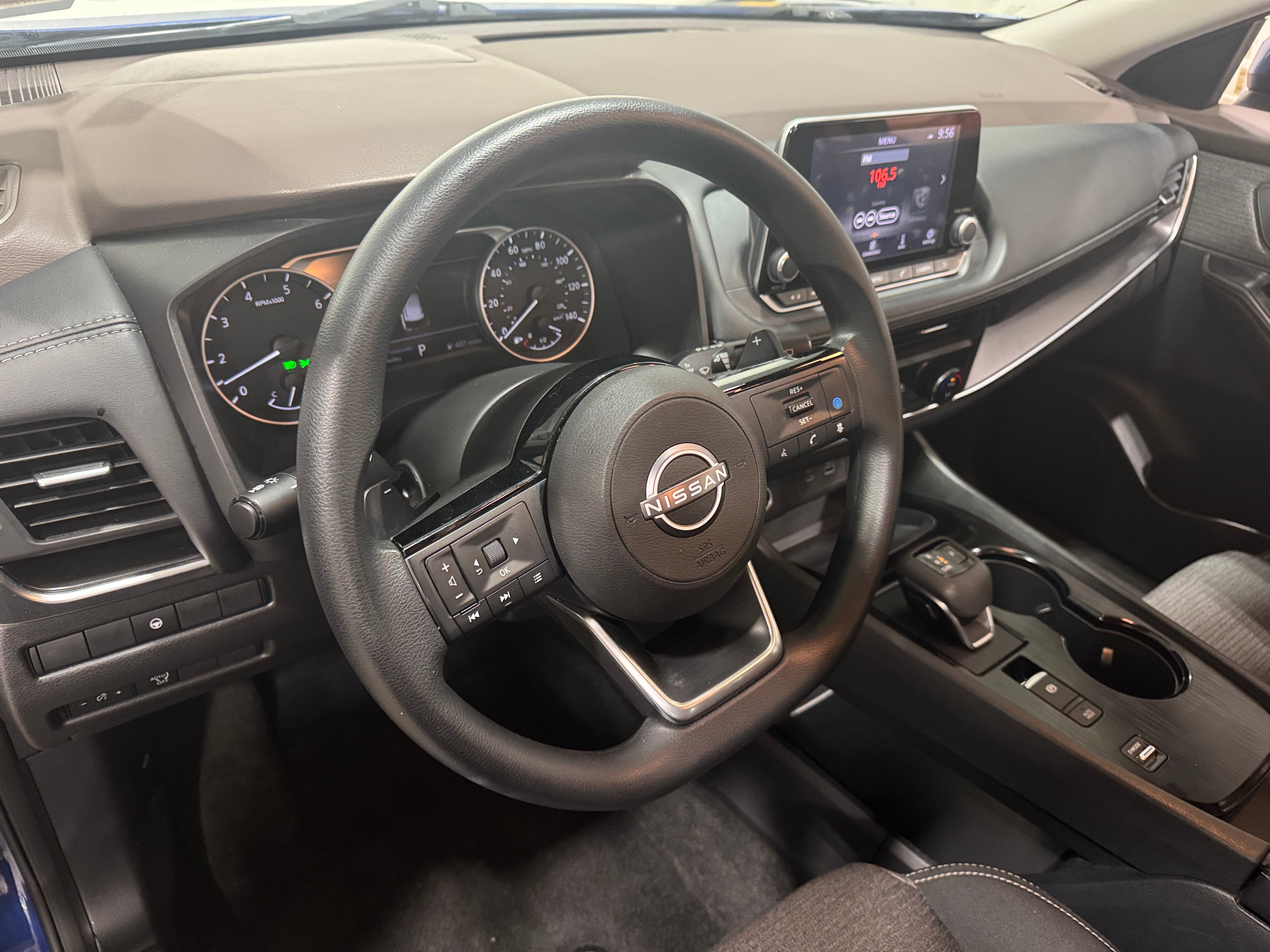 2023 Nissan Rogue SV 3