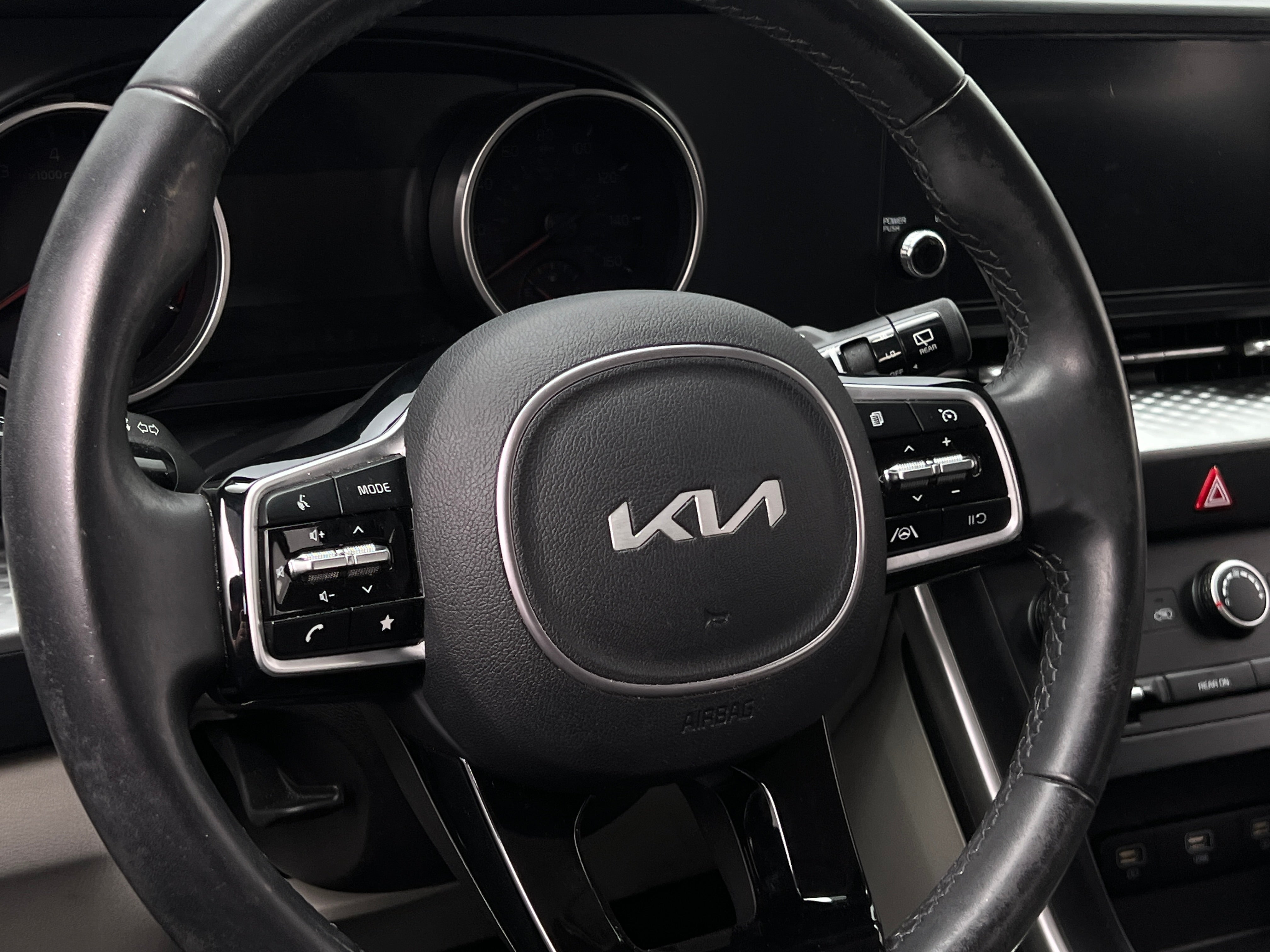 2022 Kia Carnival LX 4