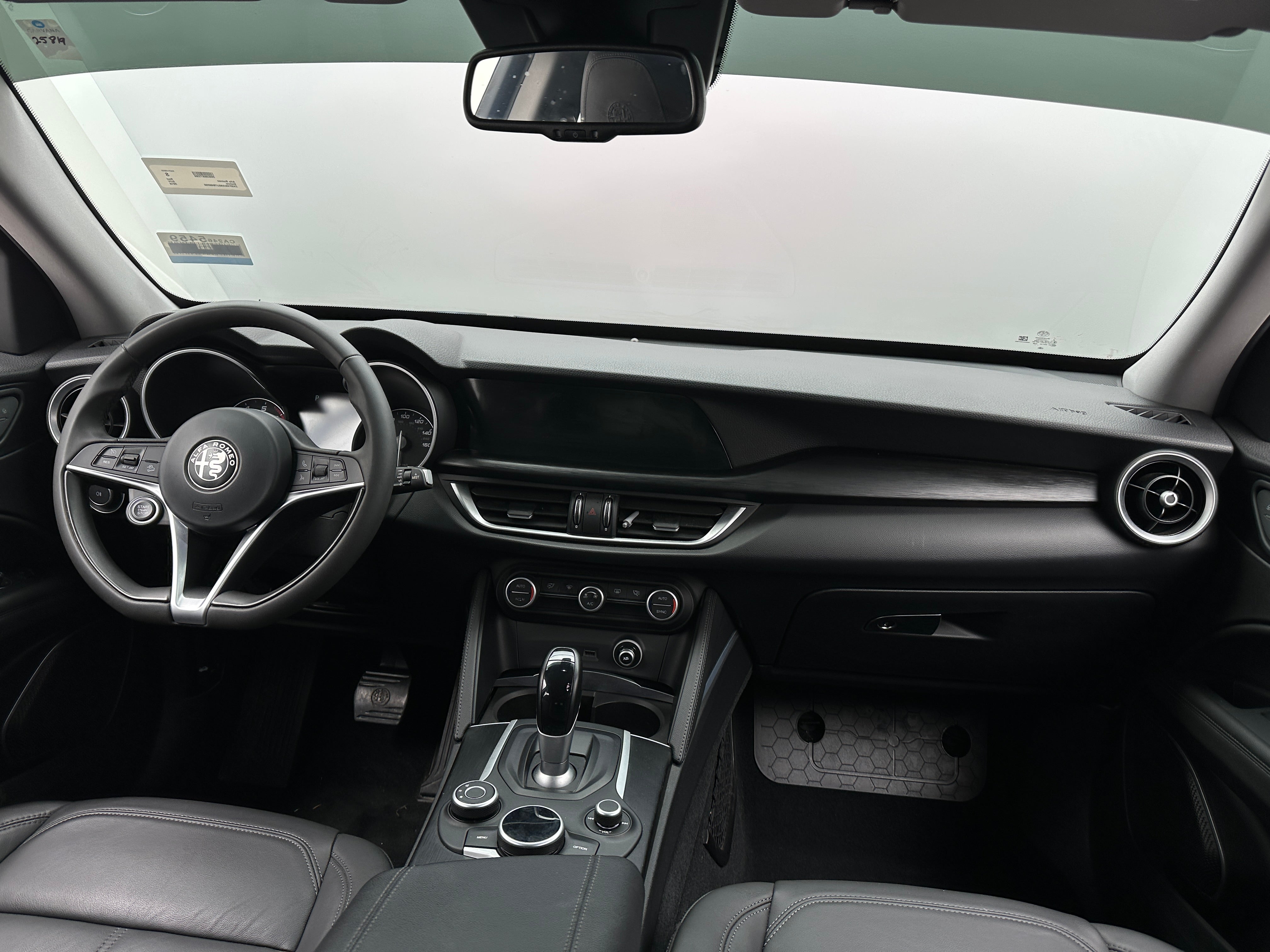2018 Alfa Romeo Stelvio Base 2