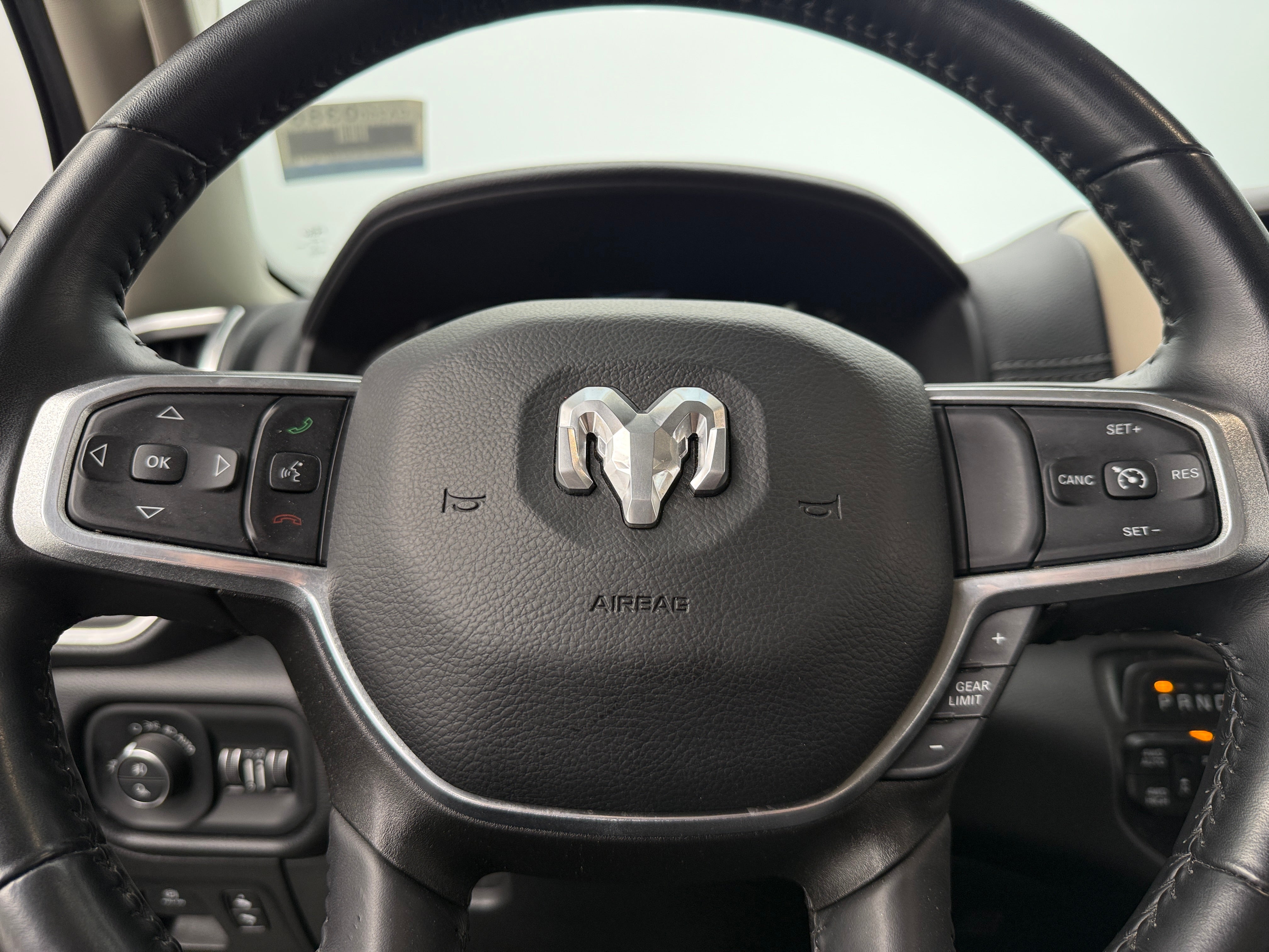 2022 RAM 1500 Laramie 4