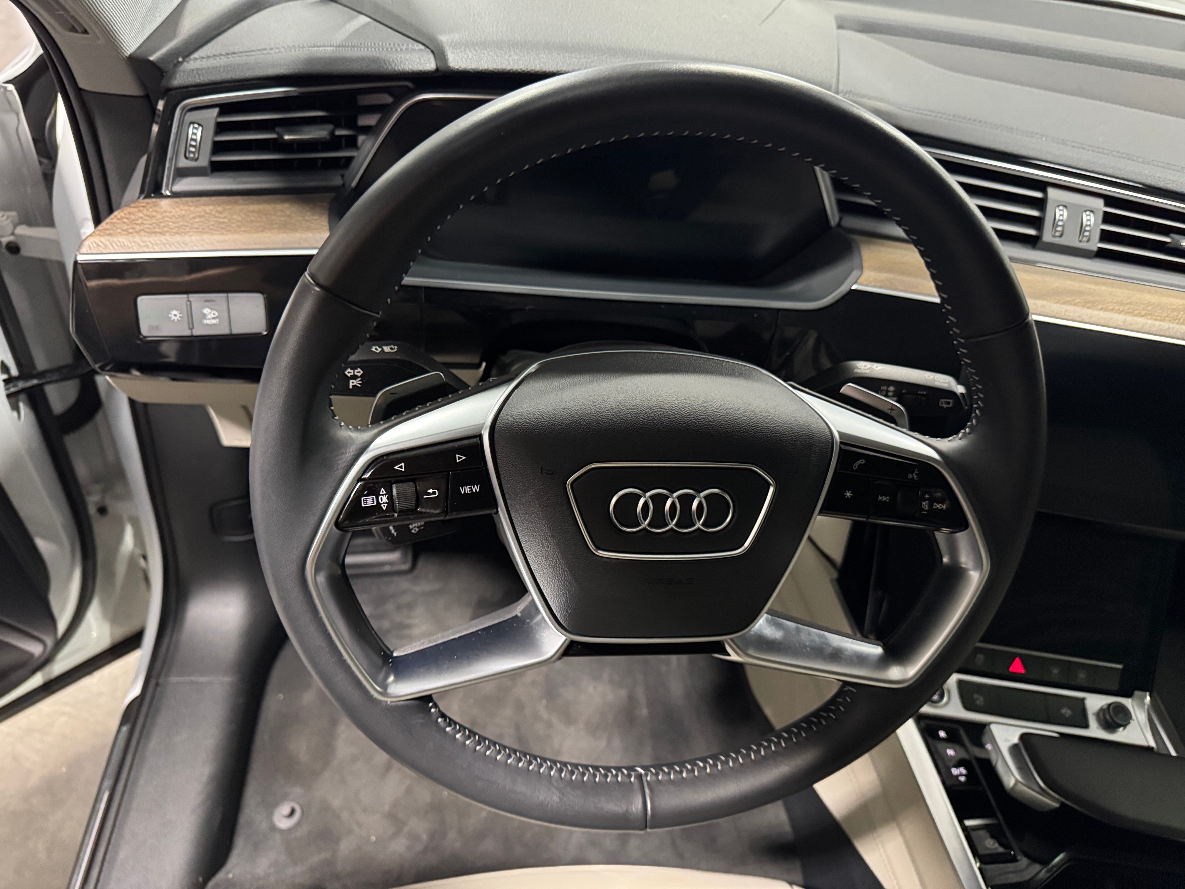 2021 Audi e-tron Premium 4