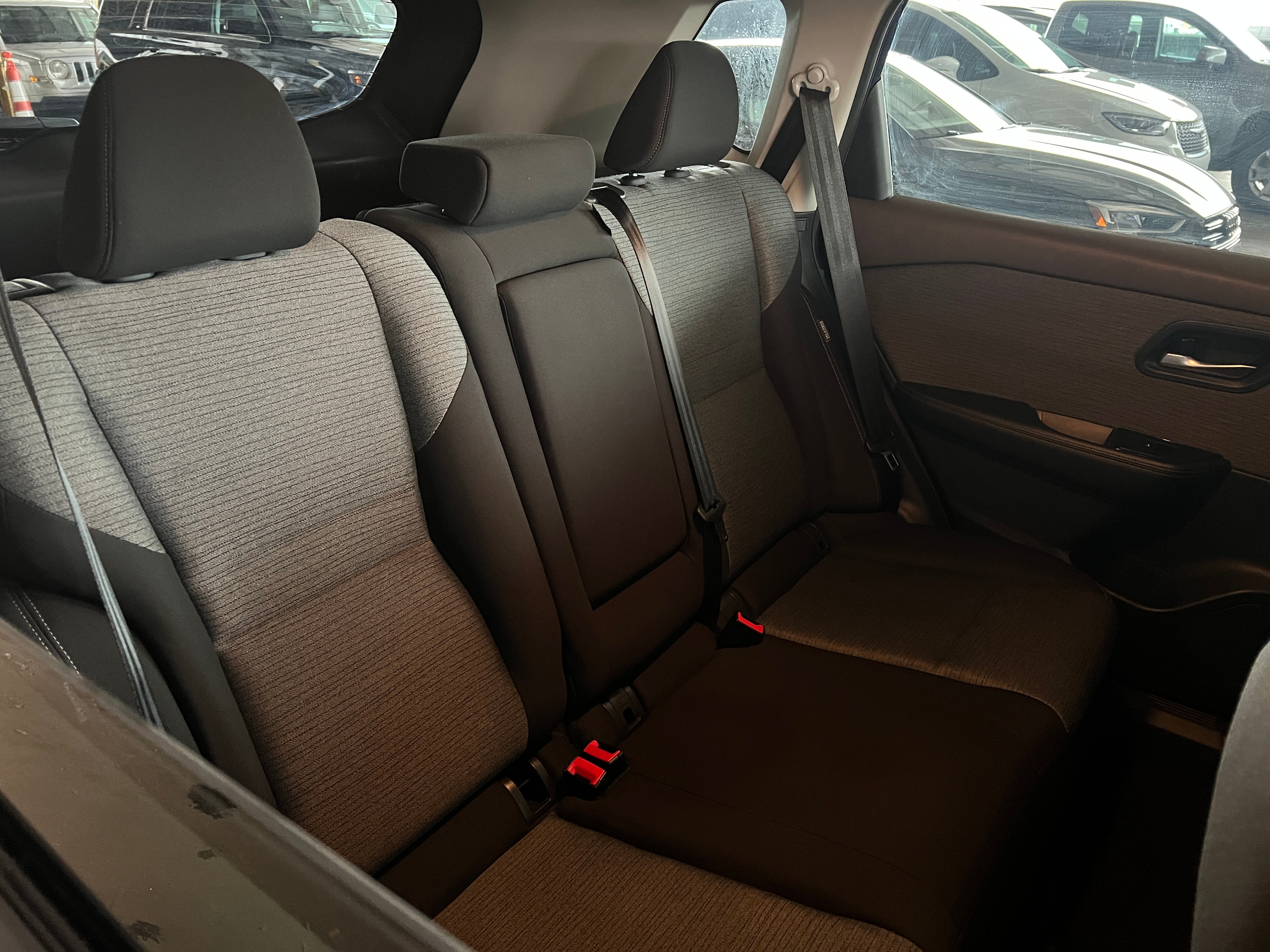 2023 Nissan Rogue SV 6