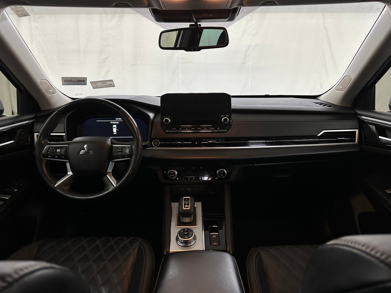 Thumbnail: 2023 Mitsubishi Outlander - 2