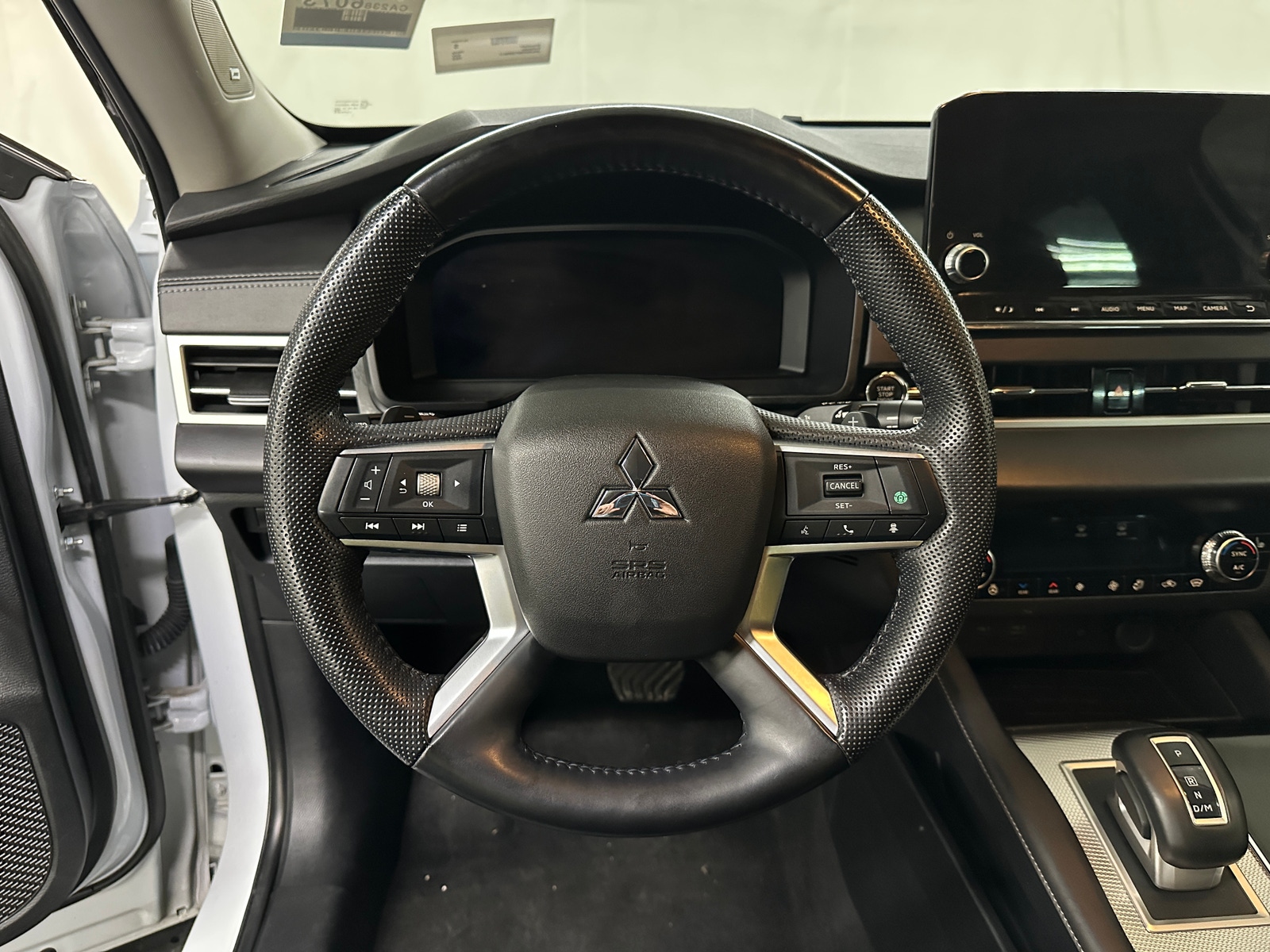 Thumbnail: 2023 Mitsubishi Outlander - 4