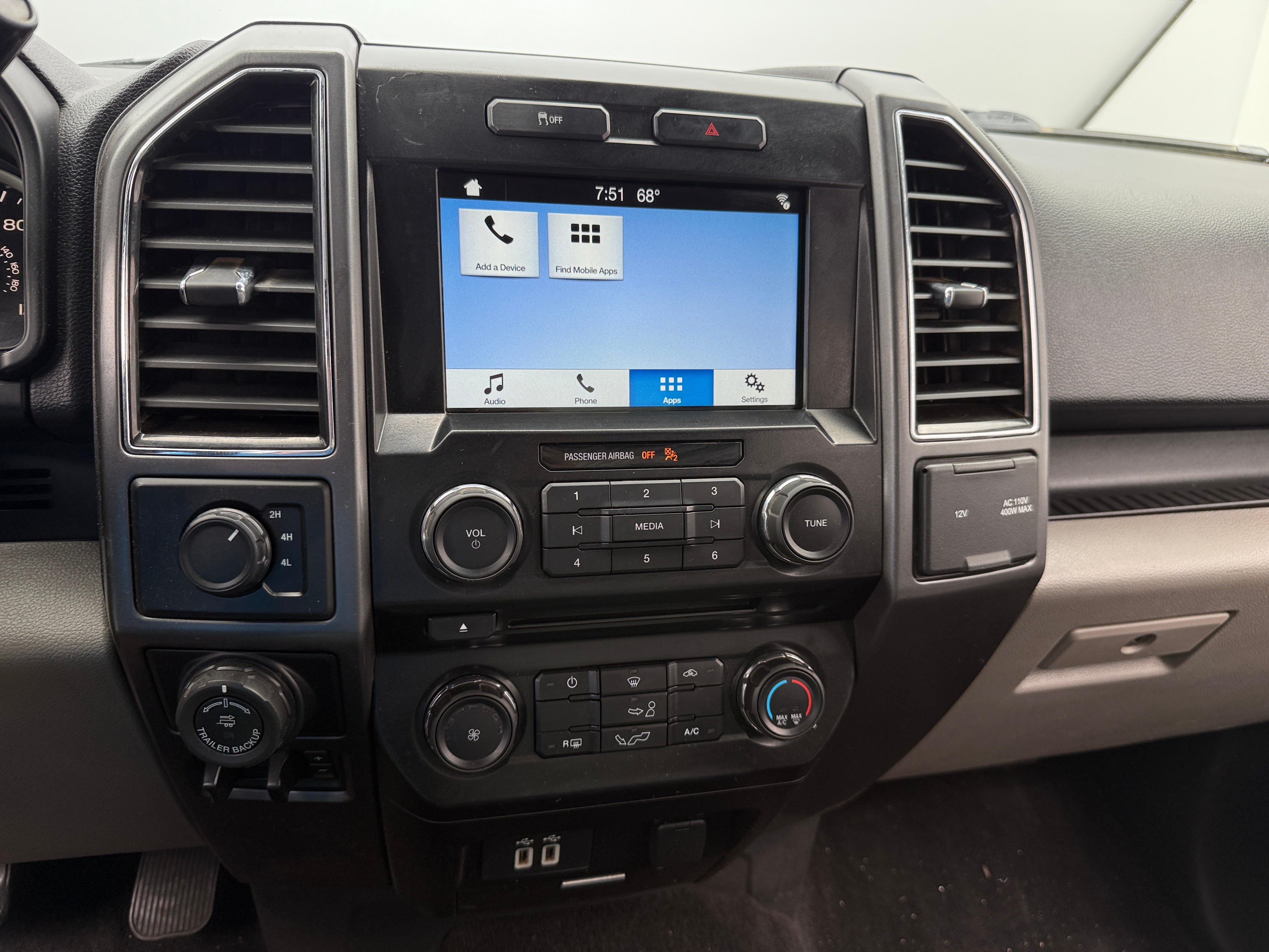 2017 Ford Econoline E-150 4
