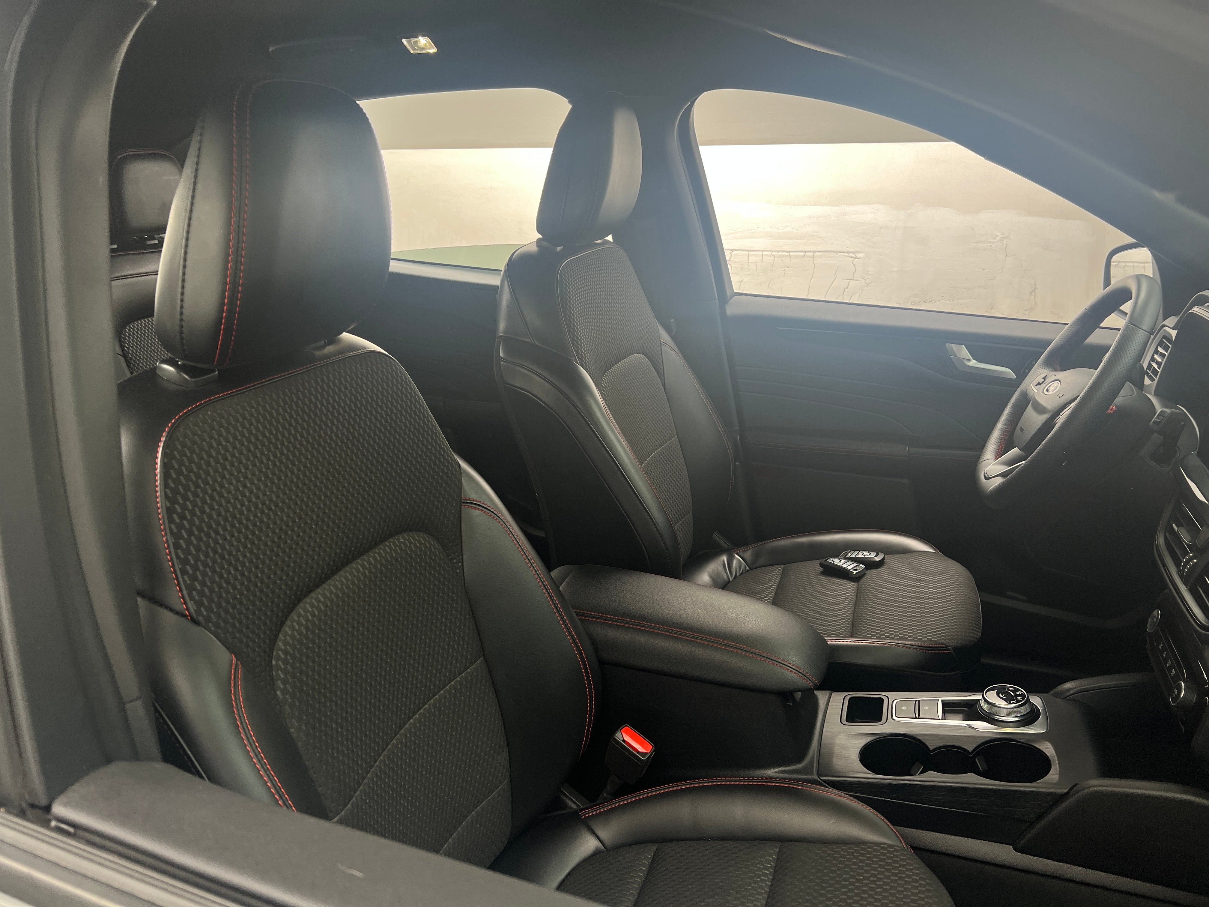 2023 Ford Escape ST-Line 2