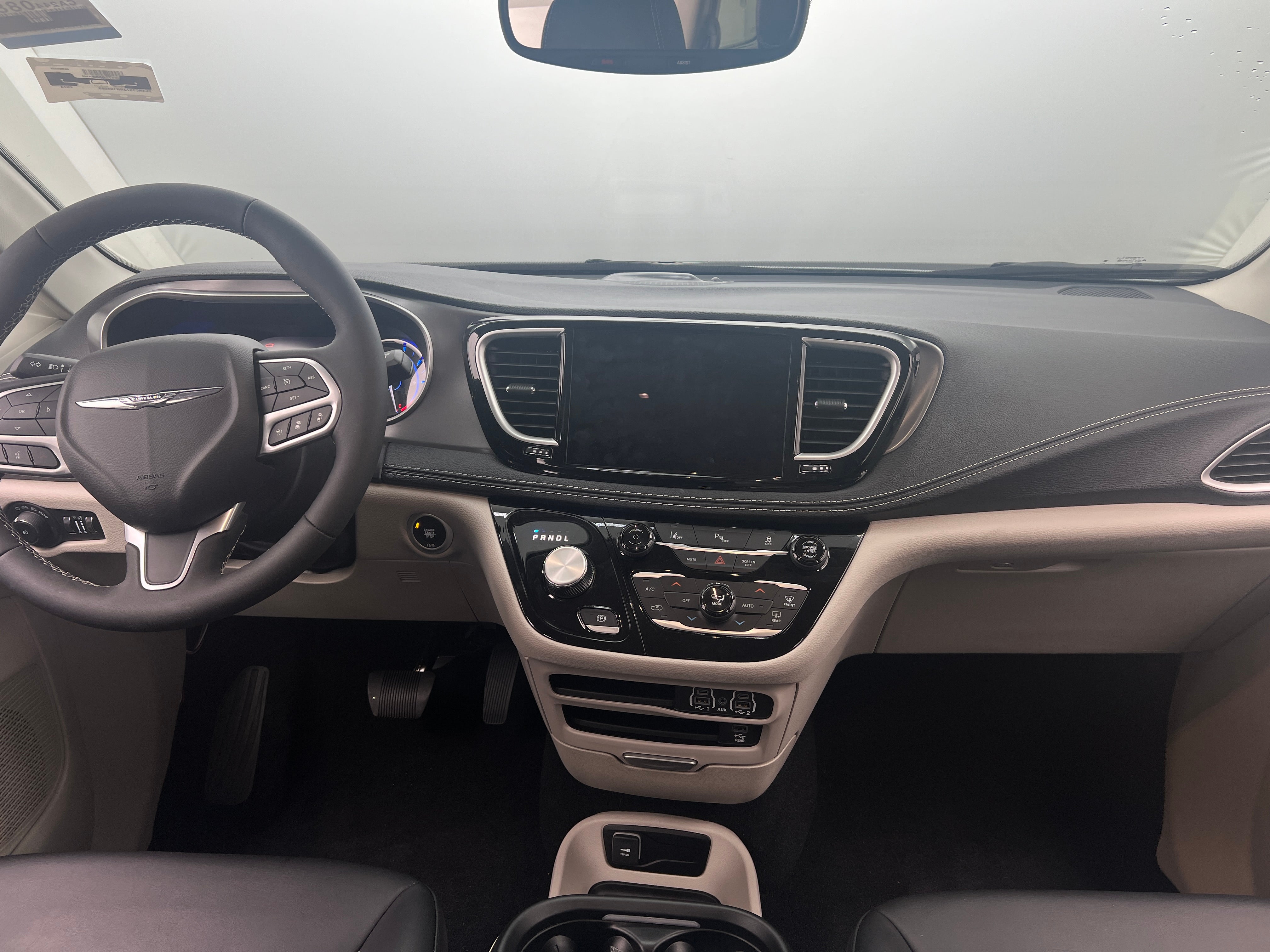 2024 Chrysler Pacifica Hybrid Select 2