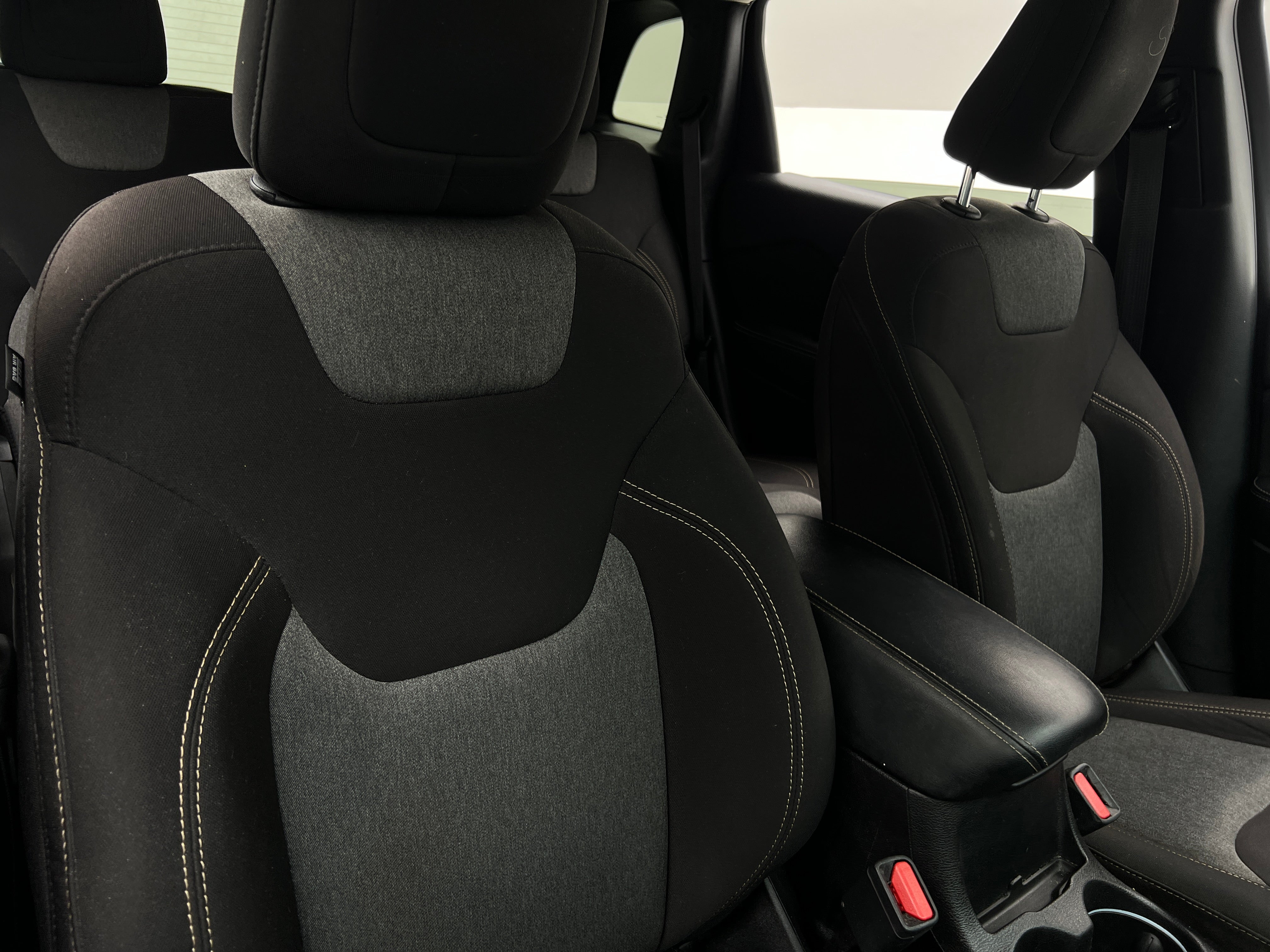 2017 Jeep Cherokee Sport 2