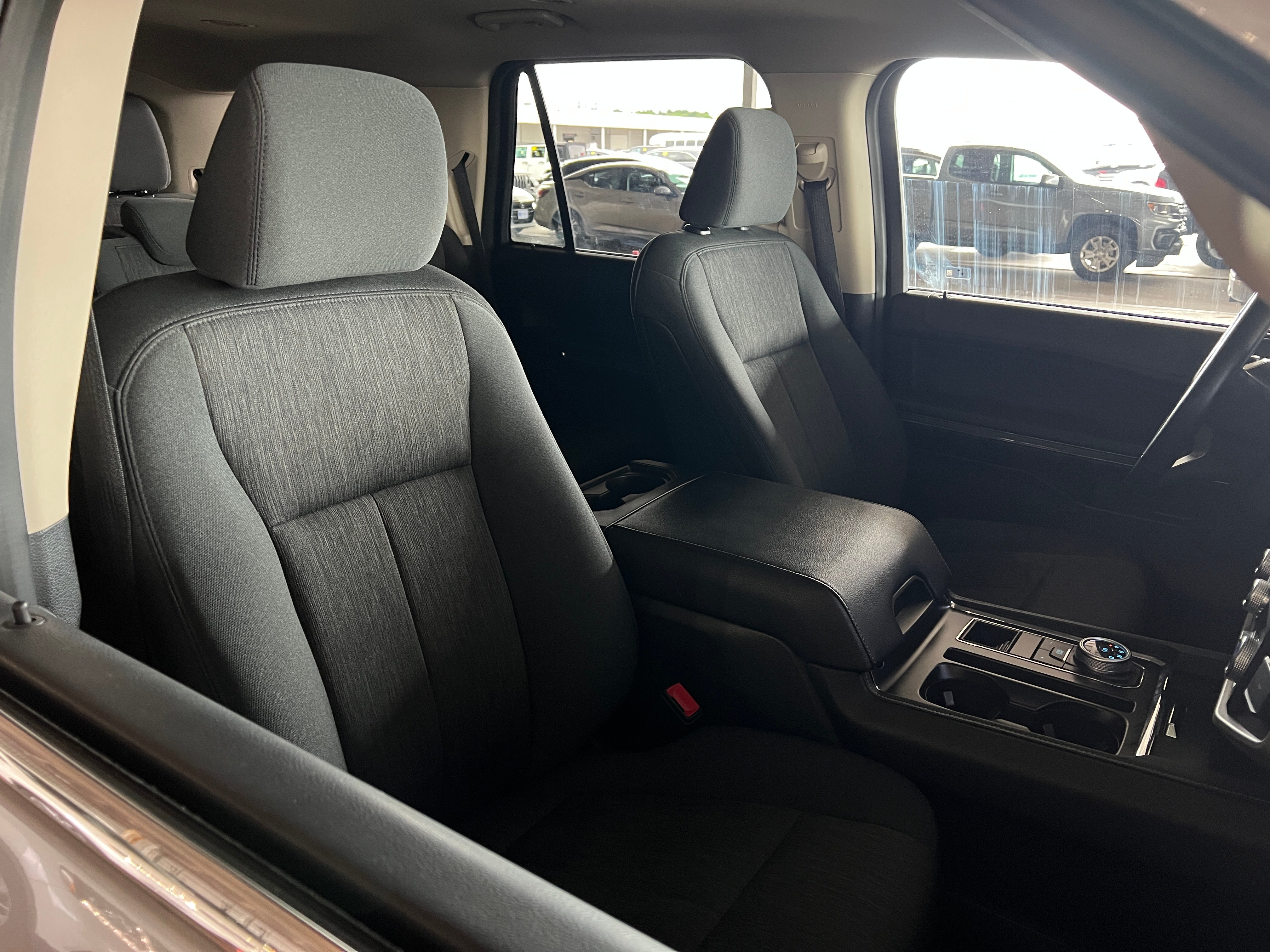 2022 Ford Expedition XLT 2