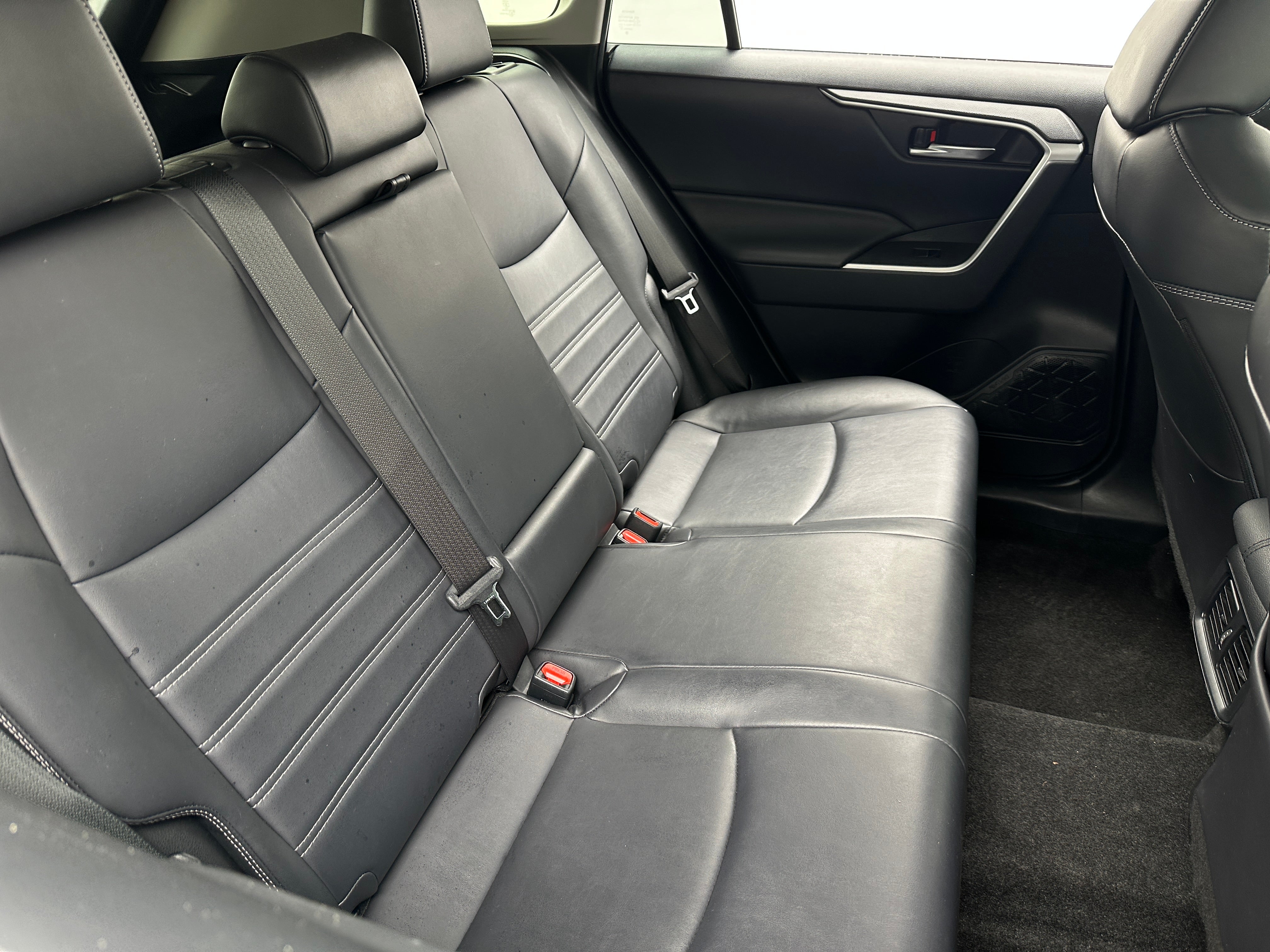2019 Toyota RAV4 XLE Premium 5