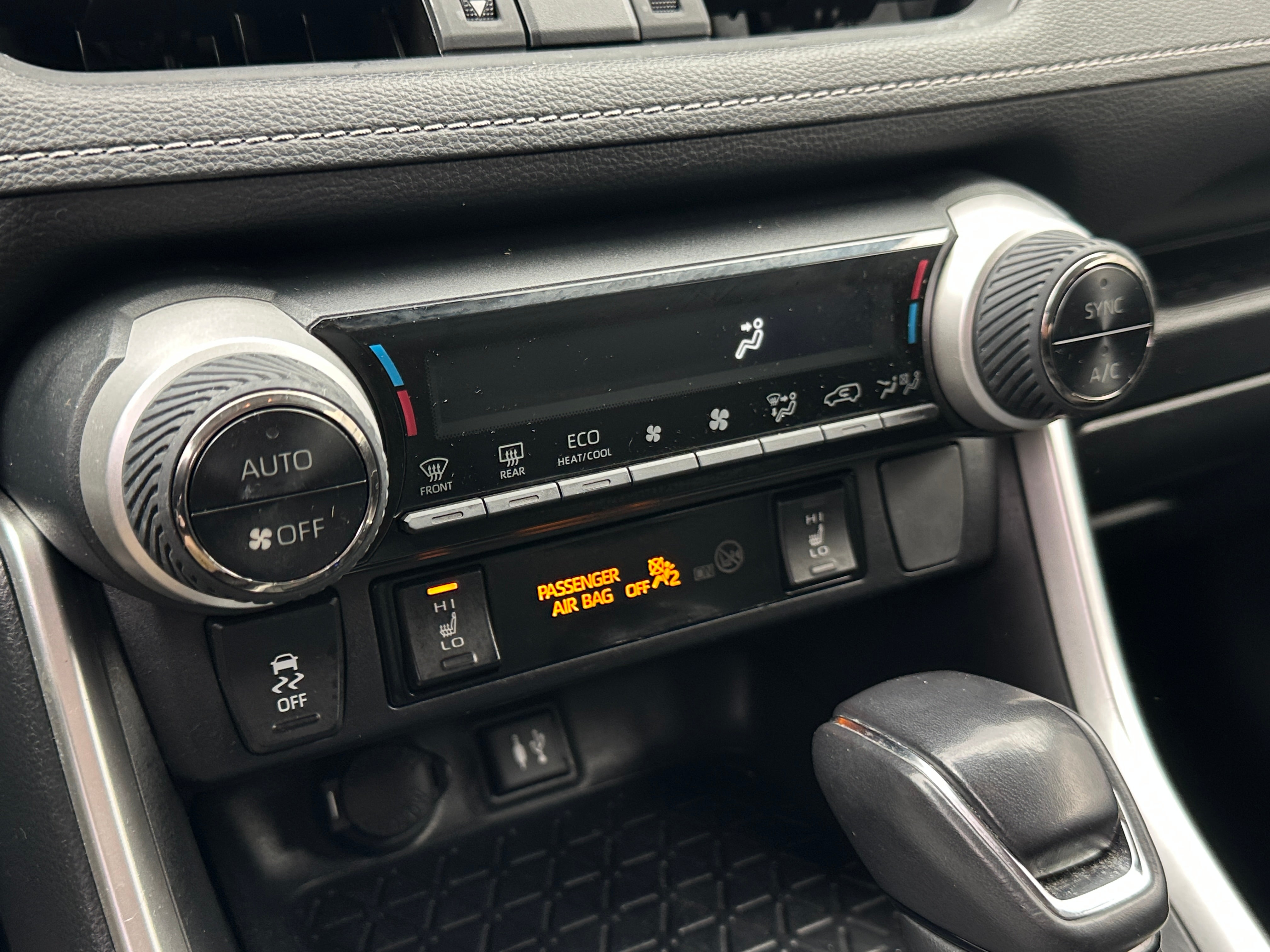 2019 Toyota RAV4 XLE Premium 3