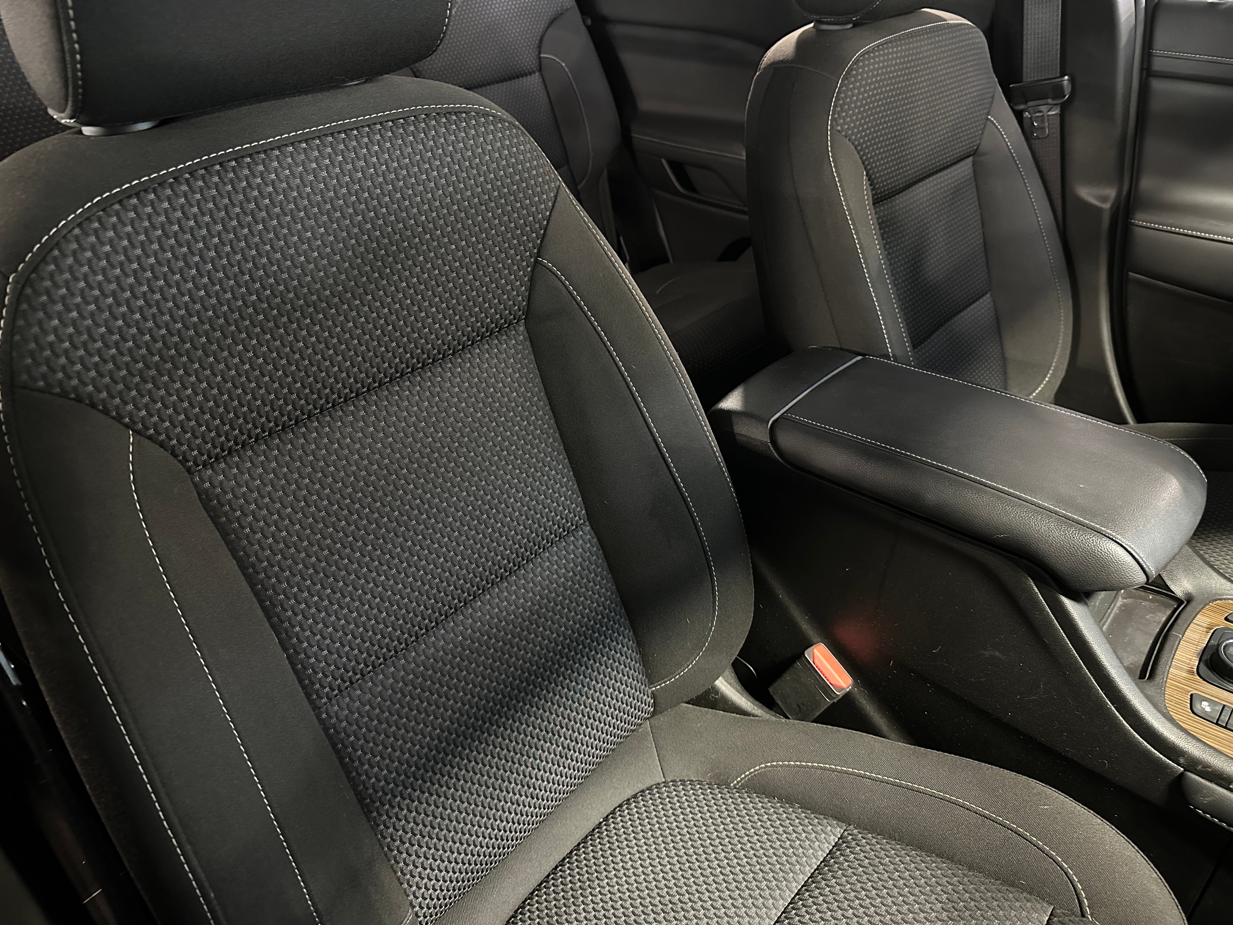 2023 GMC Acadia SLE 2