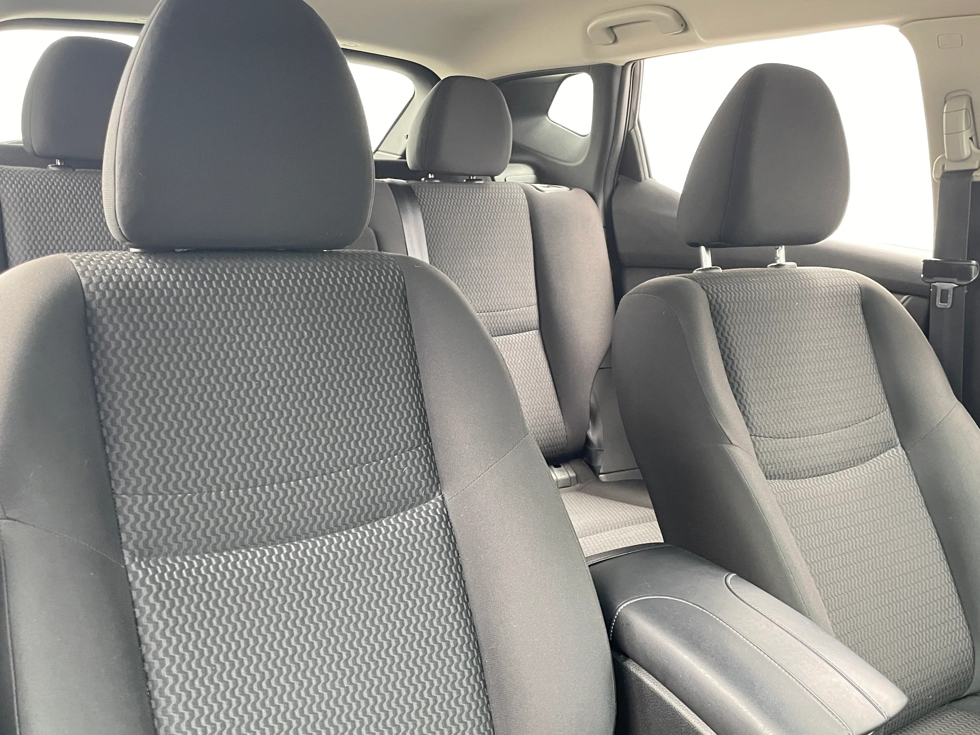 2017 Nissan Rogue Sport S 2