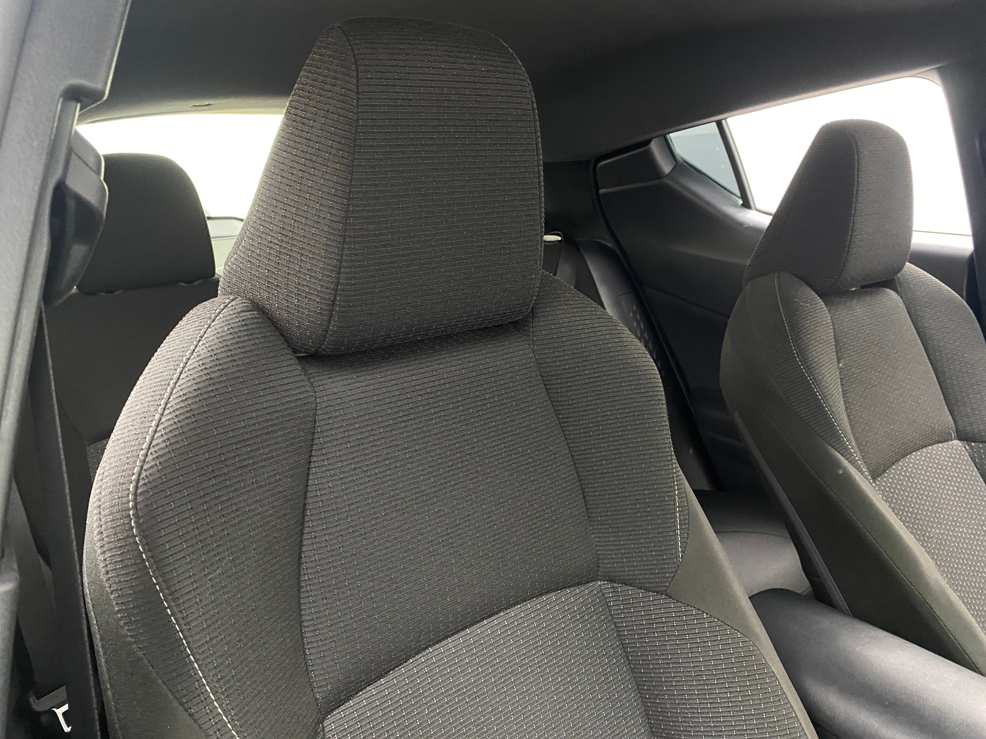 2019 Toyota C-HR XLE 2