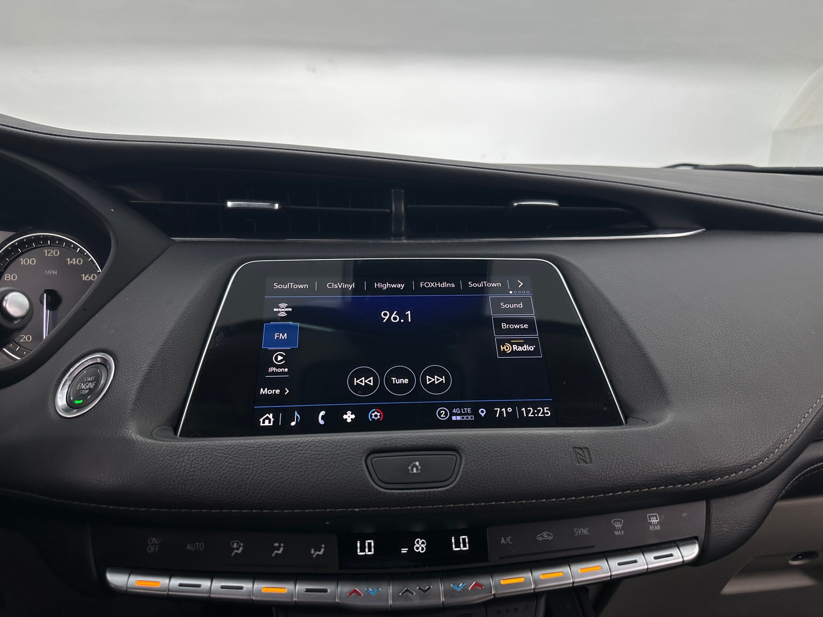 Thumbnail: 2021 Cadillac XT4 - 3