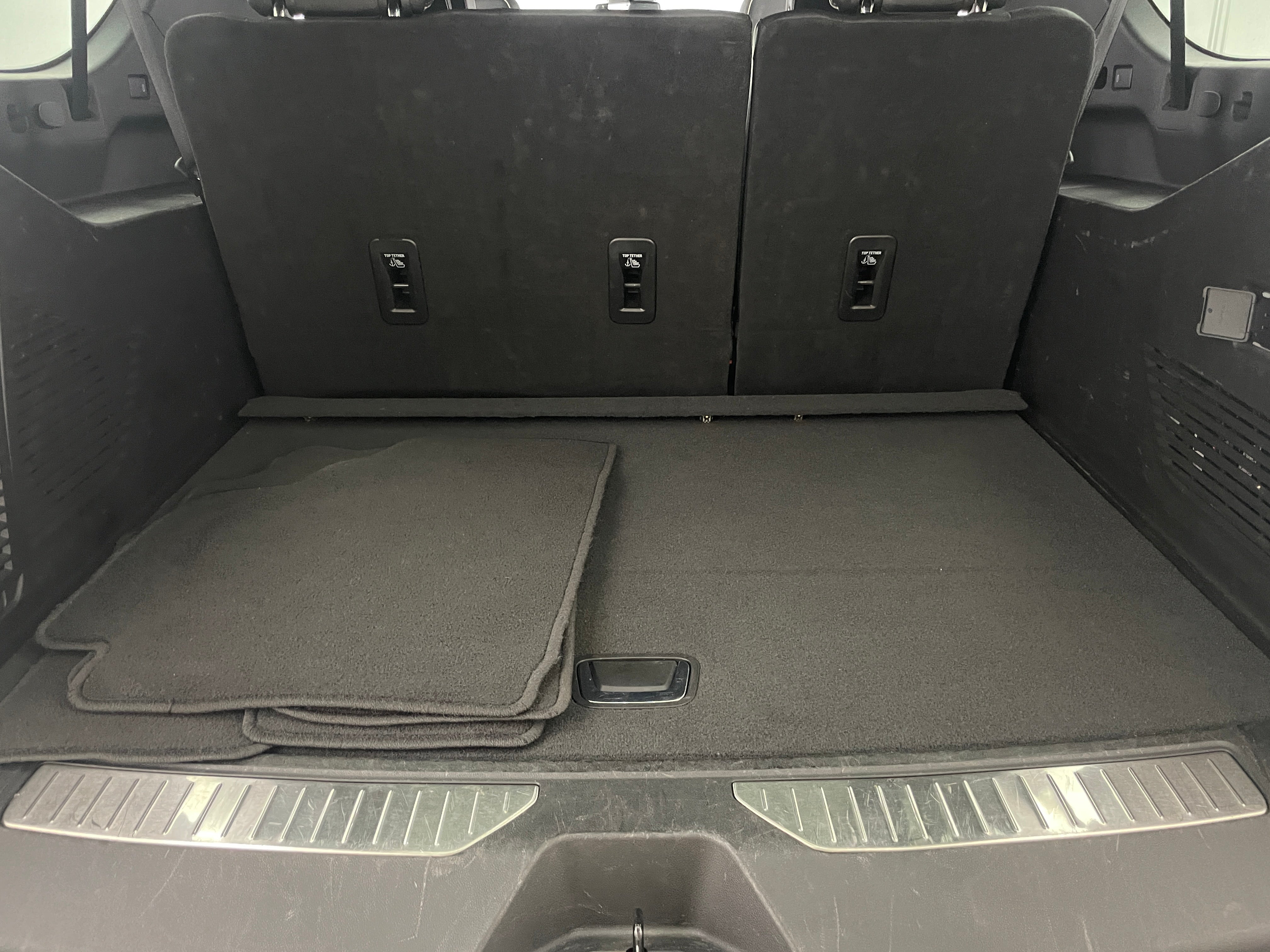 2023 Chevrolet Suburban Premier 6