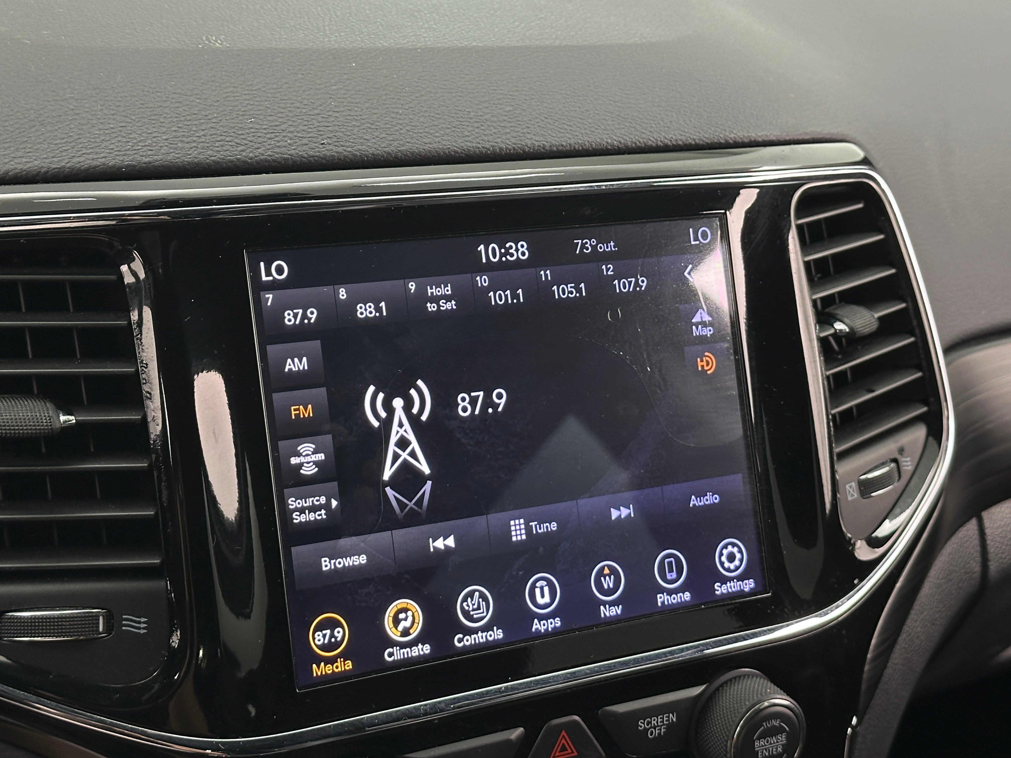 2019 Jeep Grand Cherokee Altitude 3