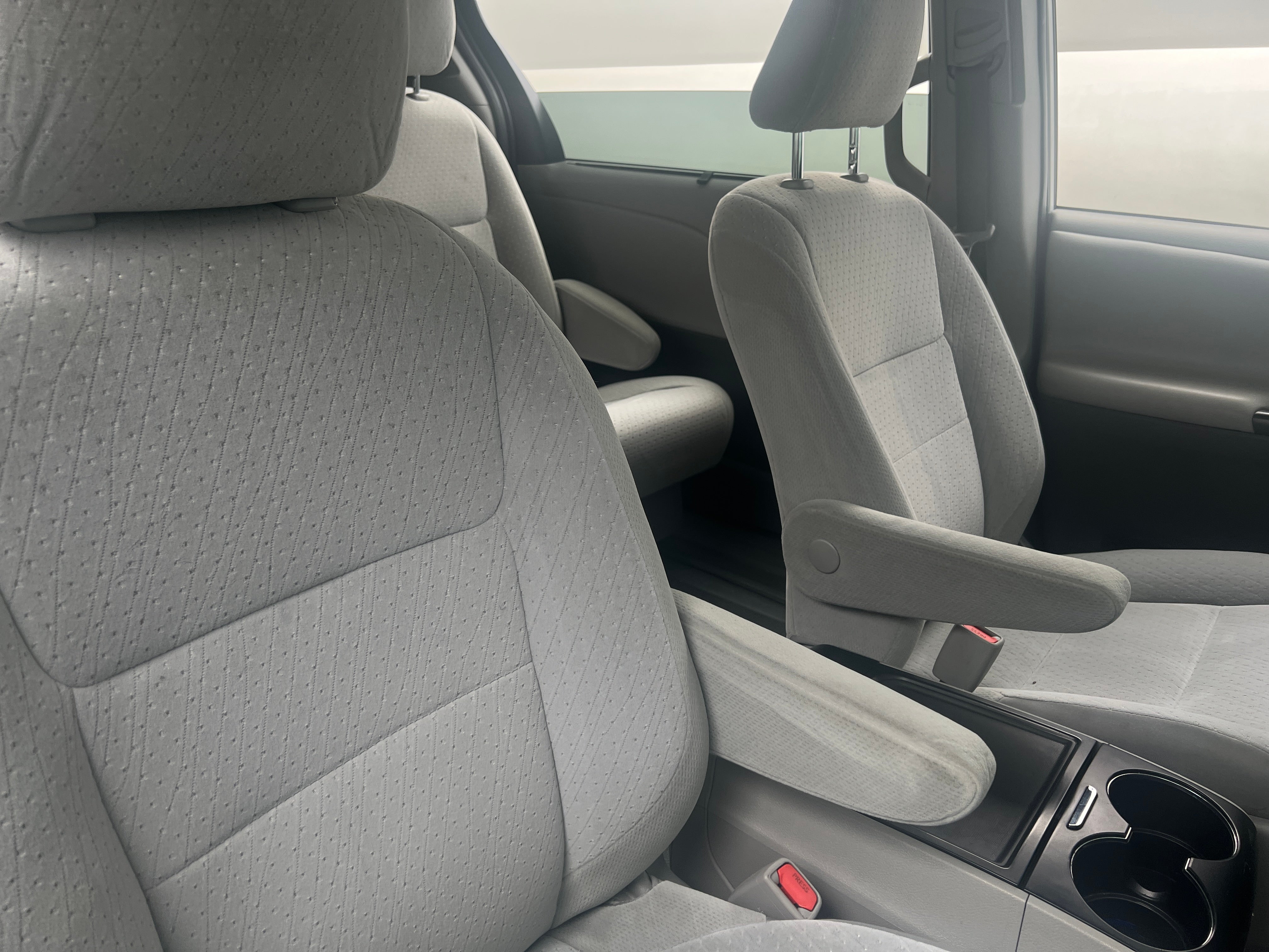 2020 Toyota Sienna LE 2