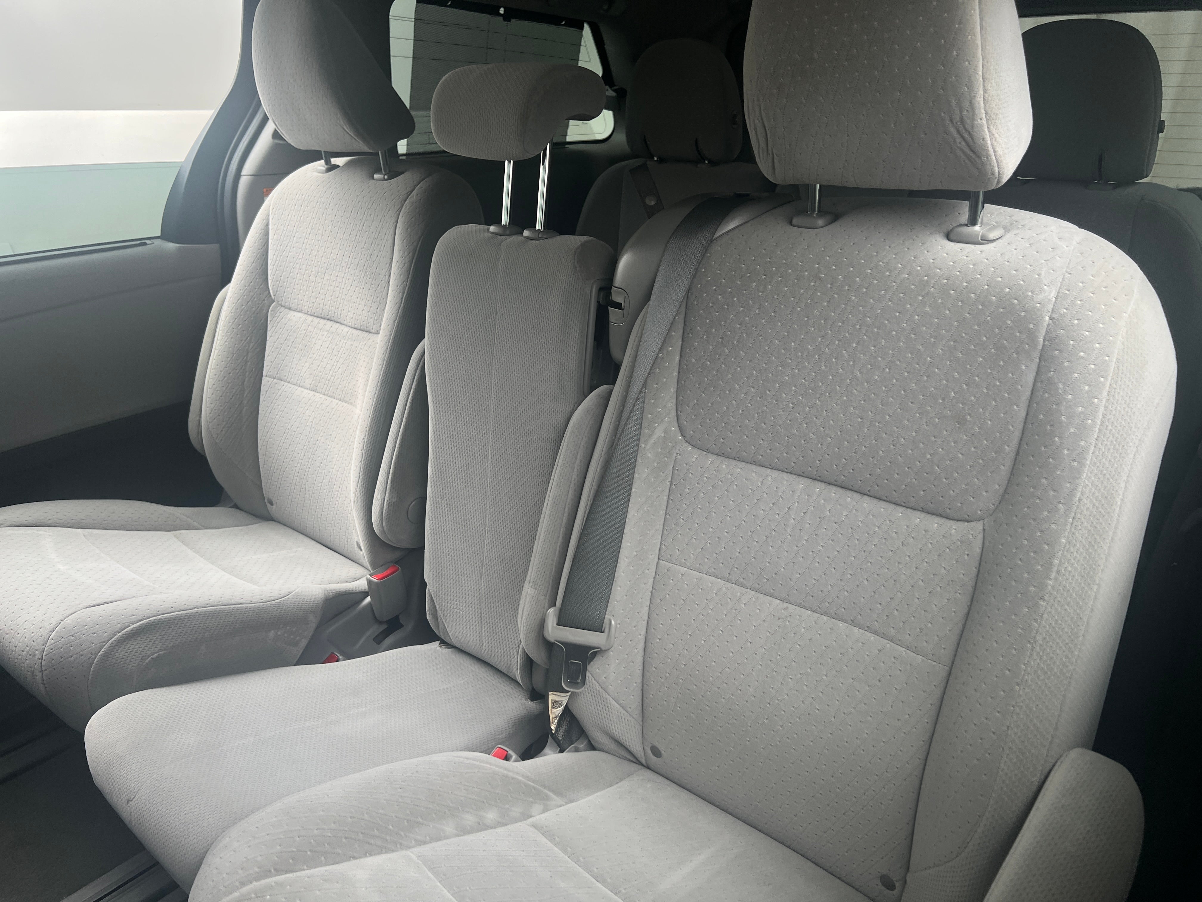 2020 Toyota Sienna LE 6