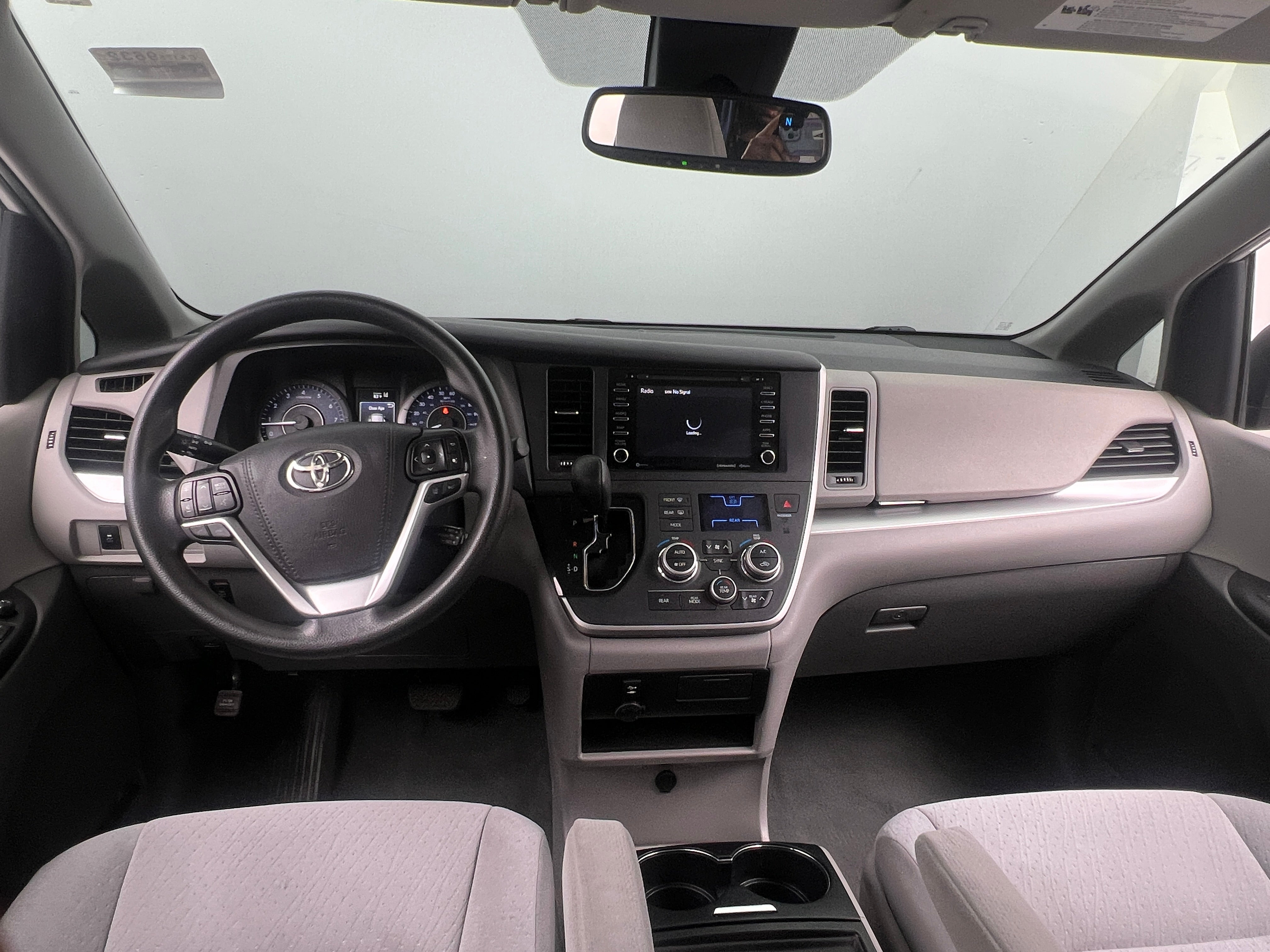 2020 Toyota Sienna LE 3