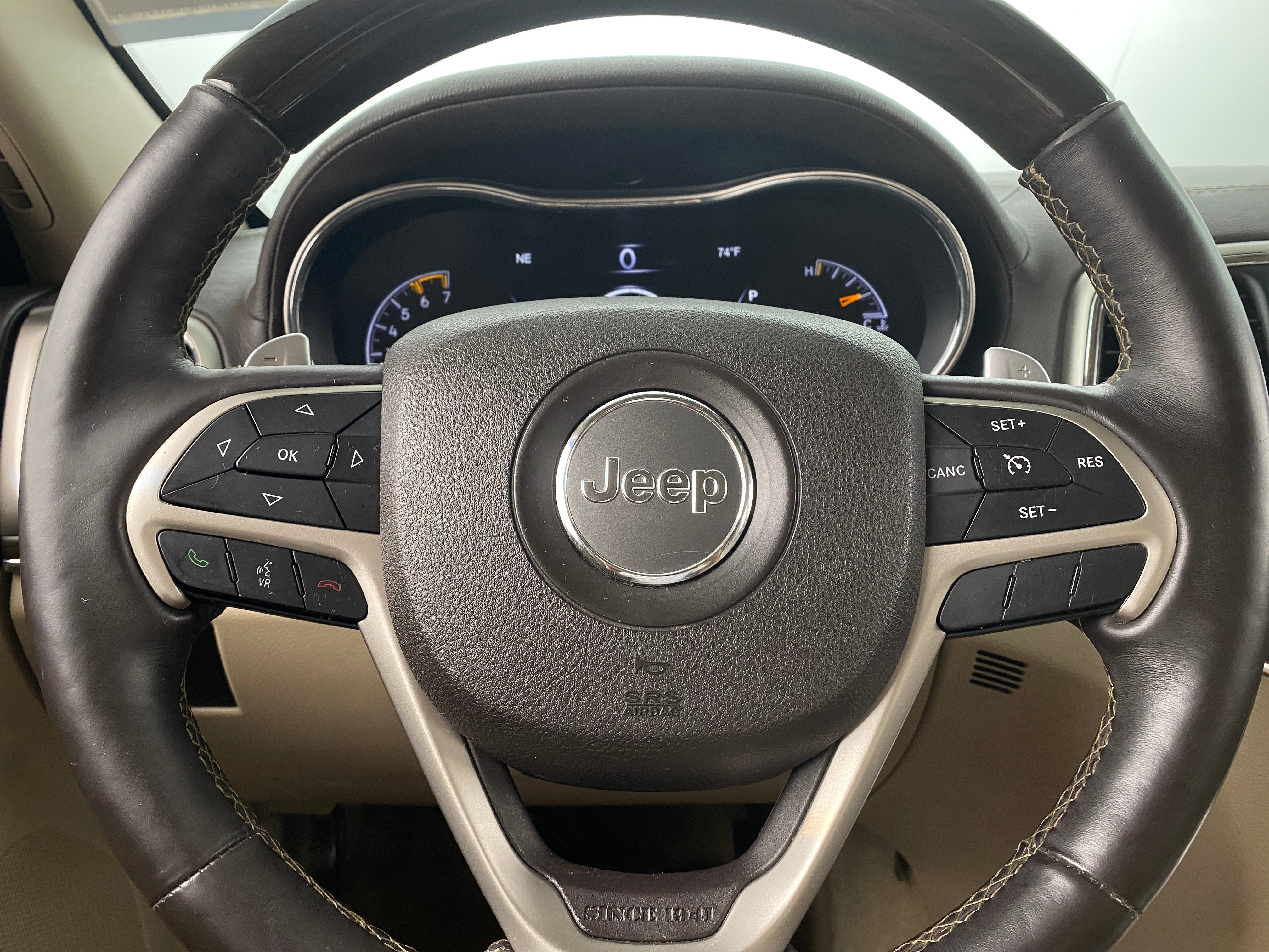 2017 Jeep Grand Cherokee Overland 4