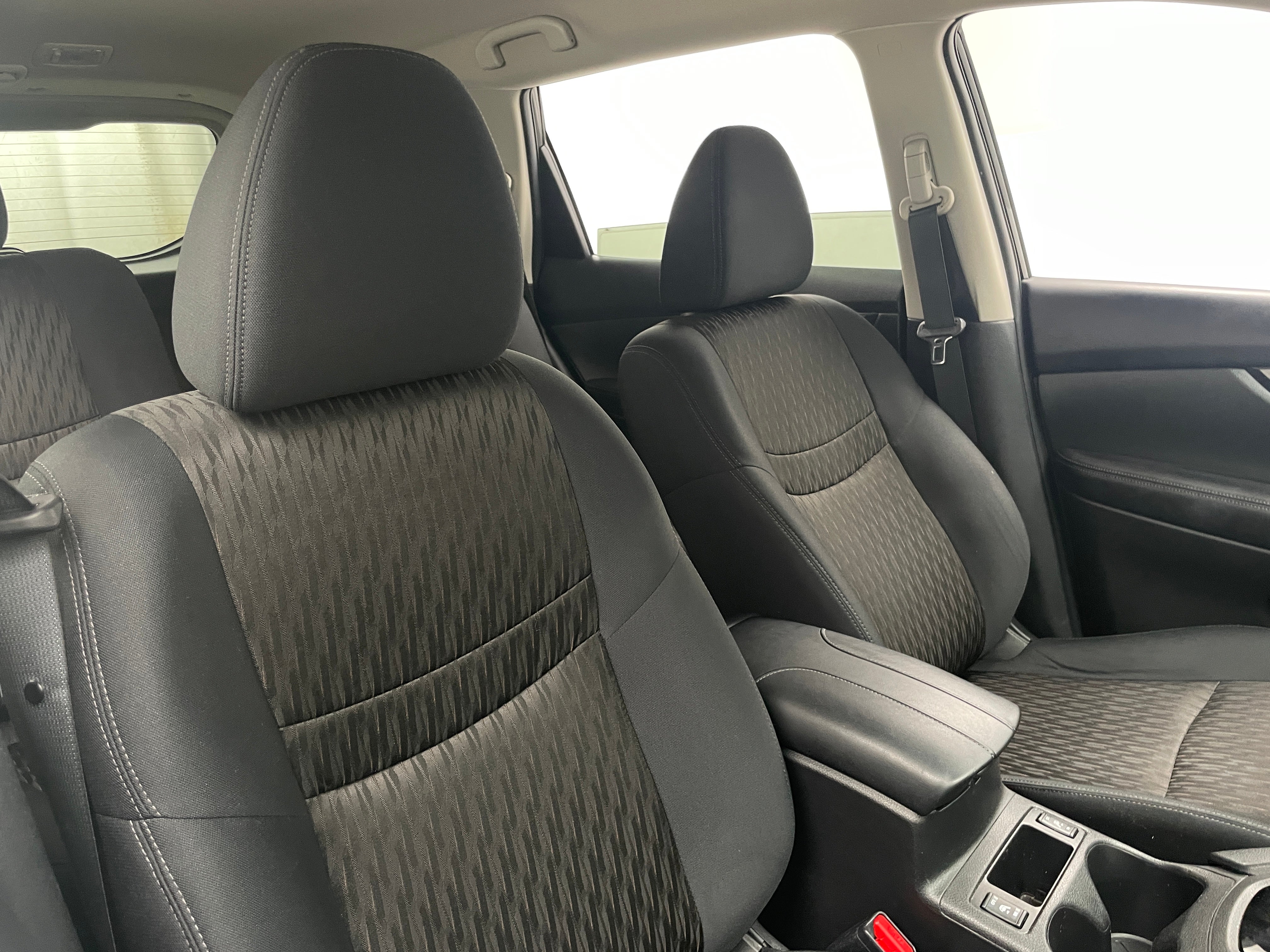 2017 Nissan Rogue SV 2