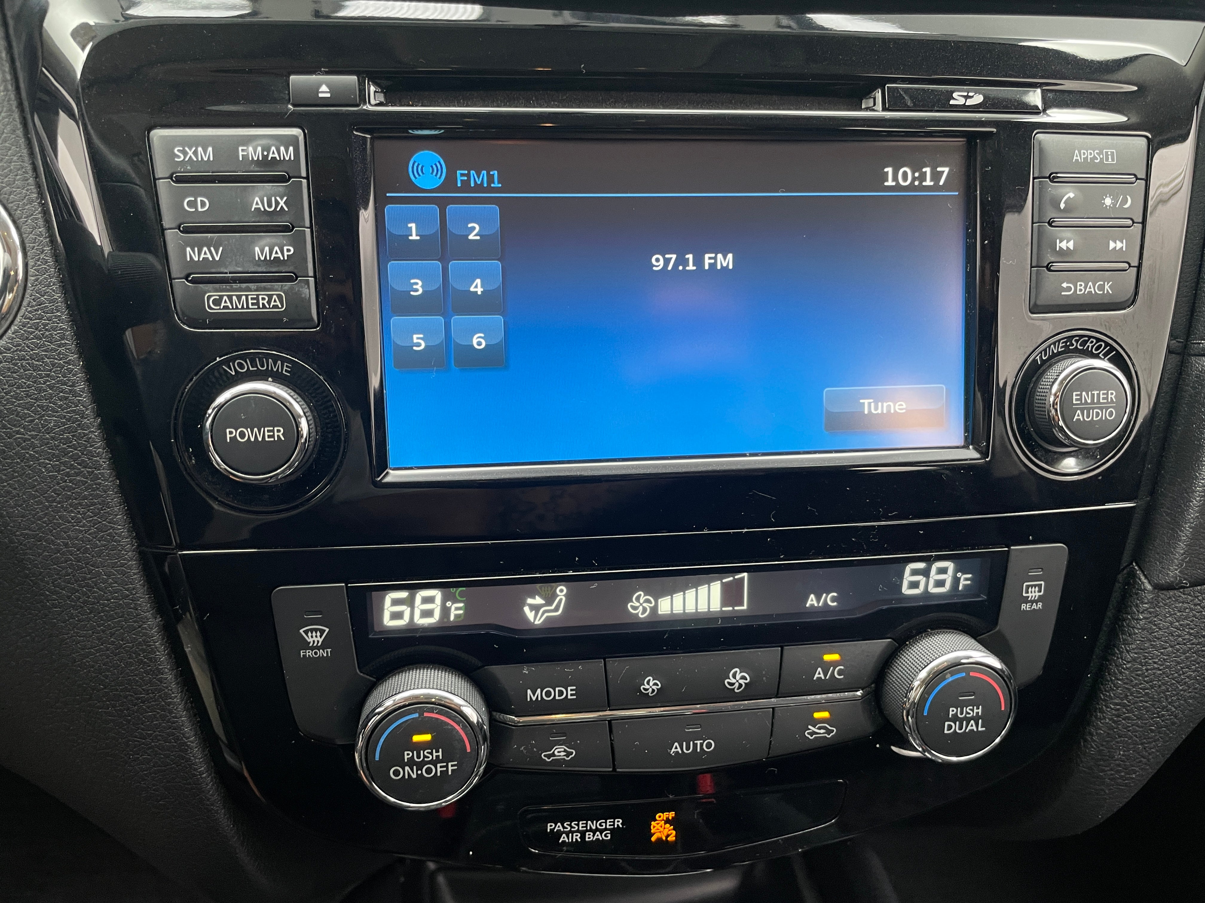 2017 Nissan Rogue SV 4
