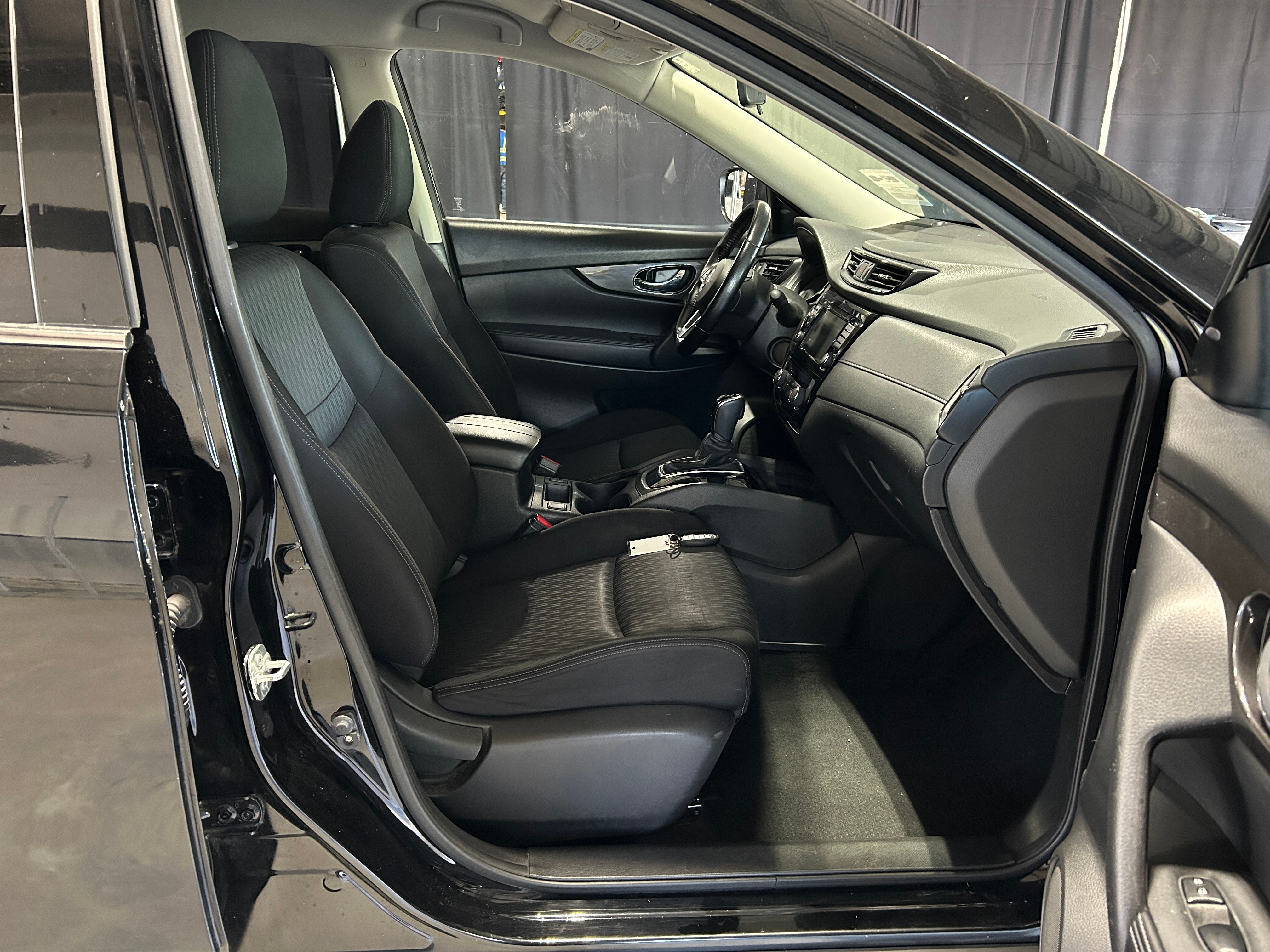2020 Nissan Rogue SV 2