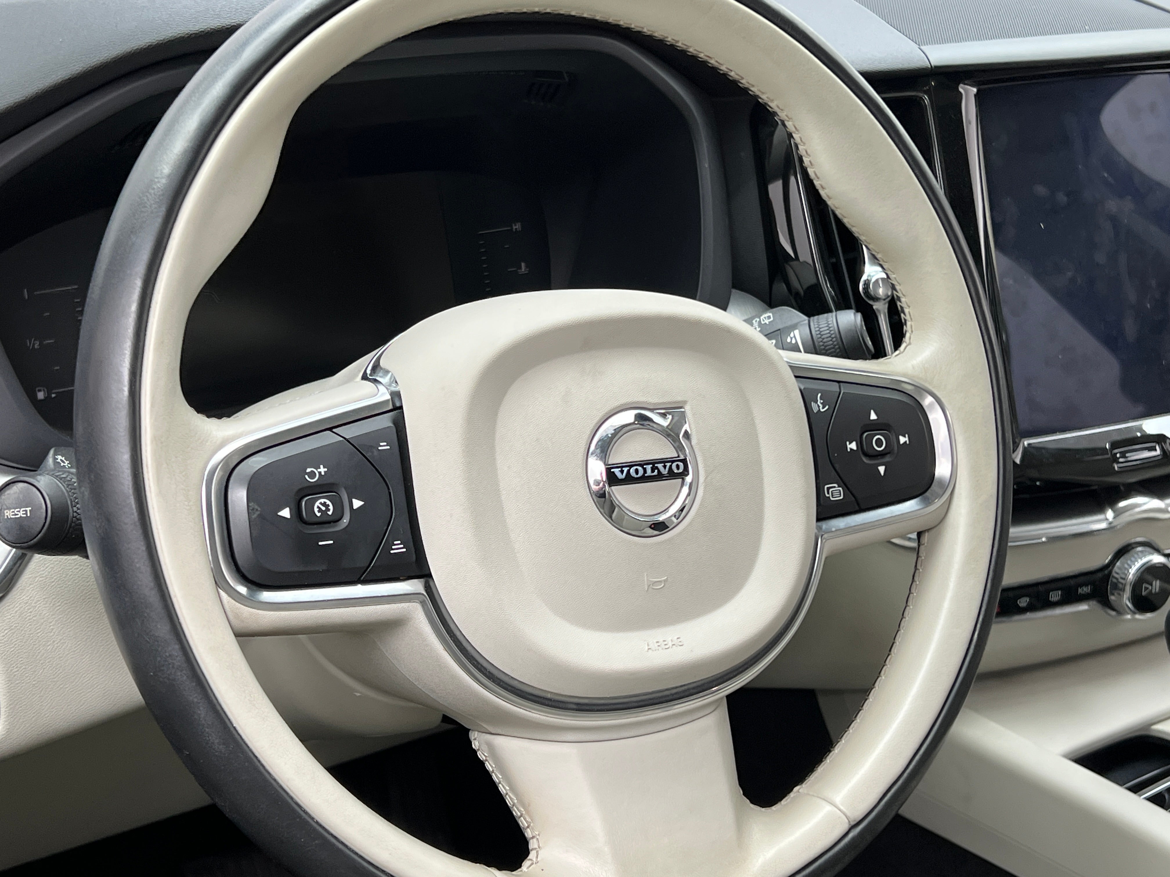 2019 Volvo XC60 T5 Momentum 4