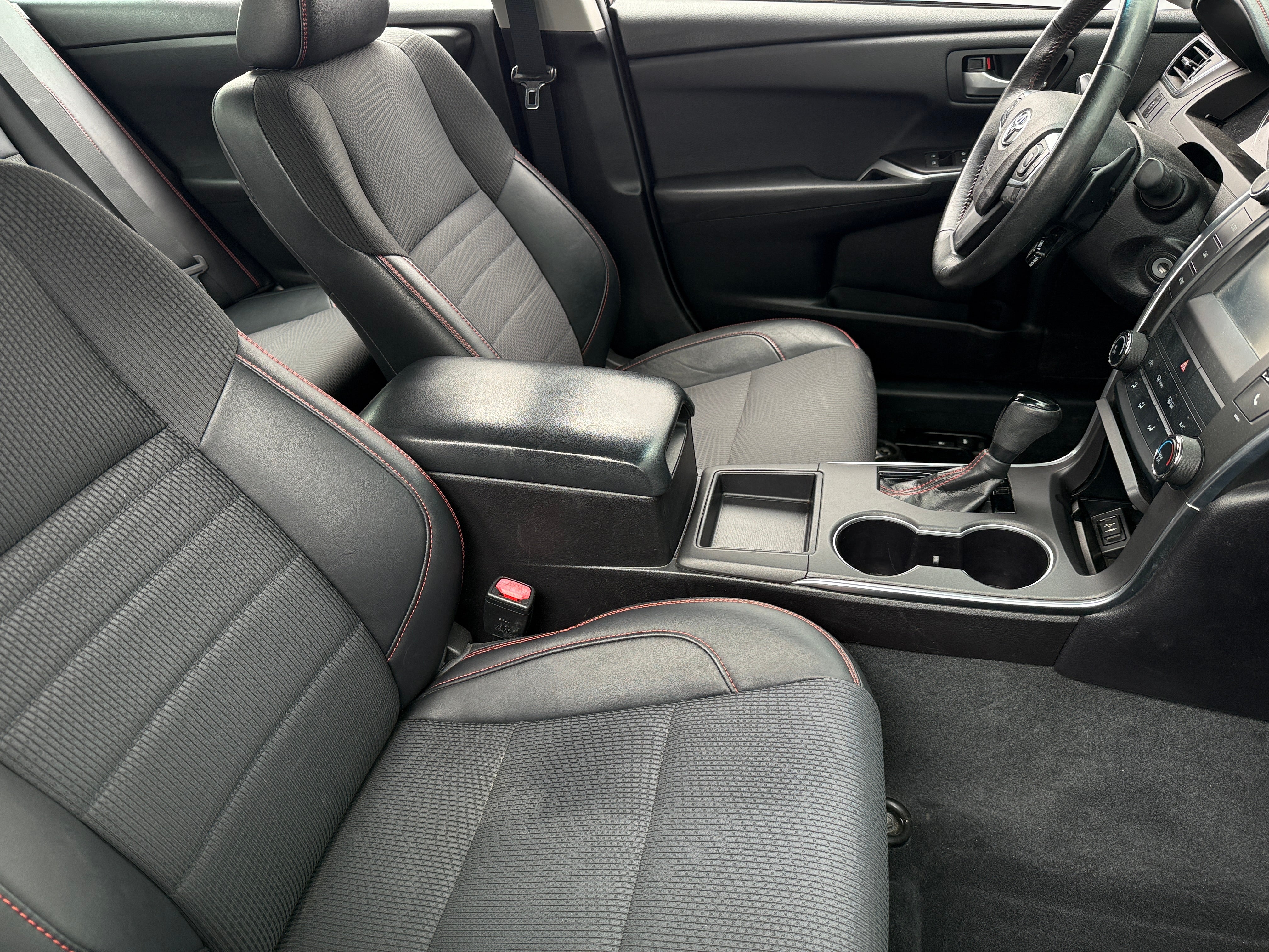 2017 Toyota Camry SE 2