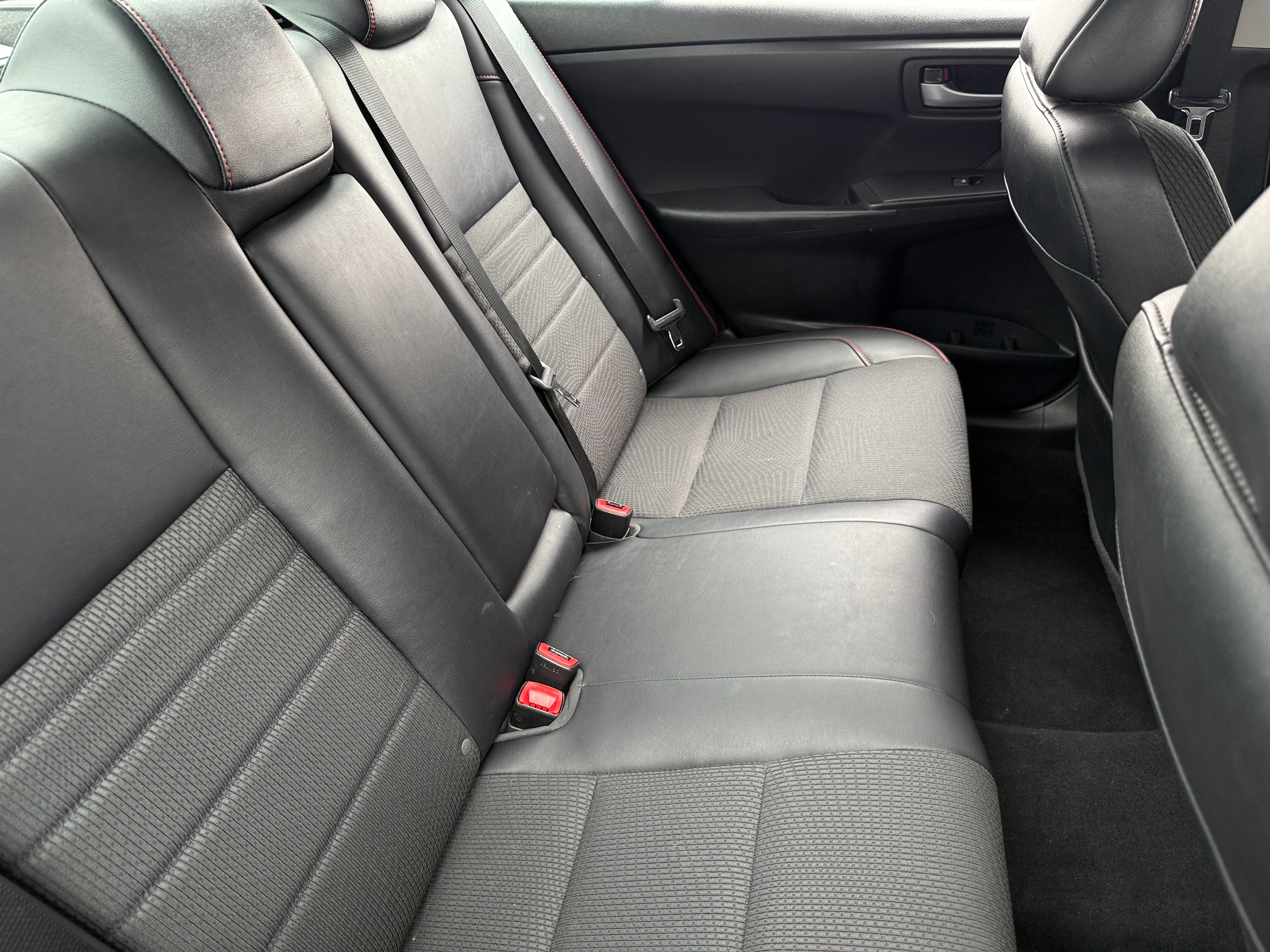 2017 Toyota Camry SE 6
