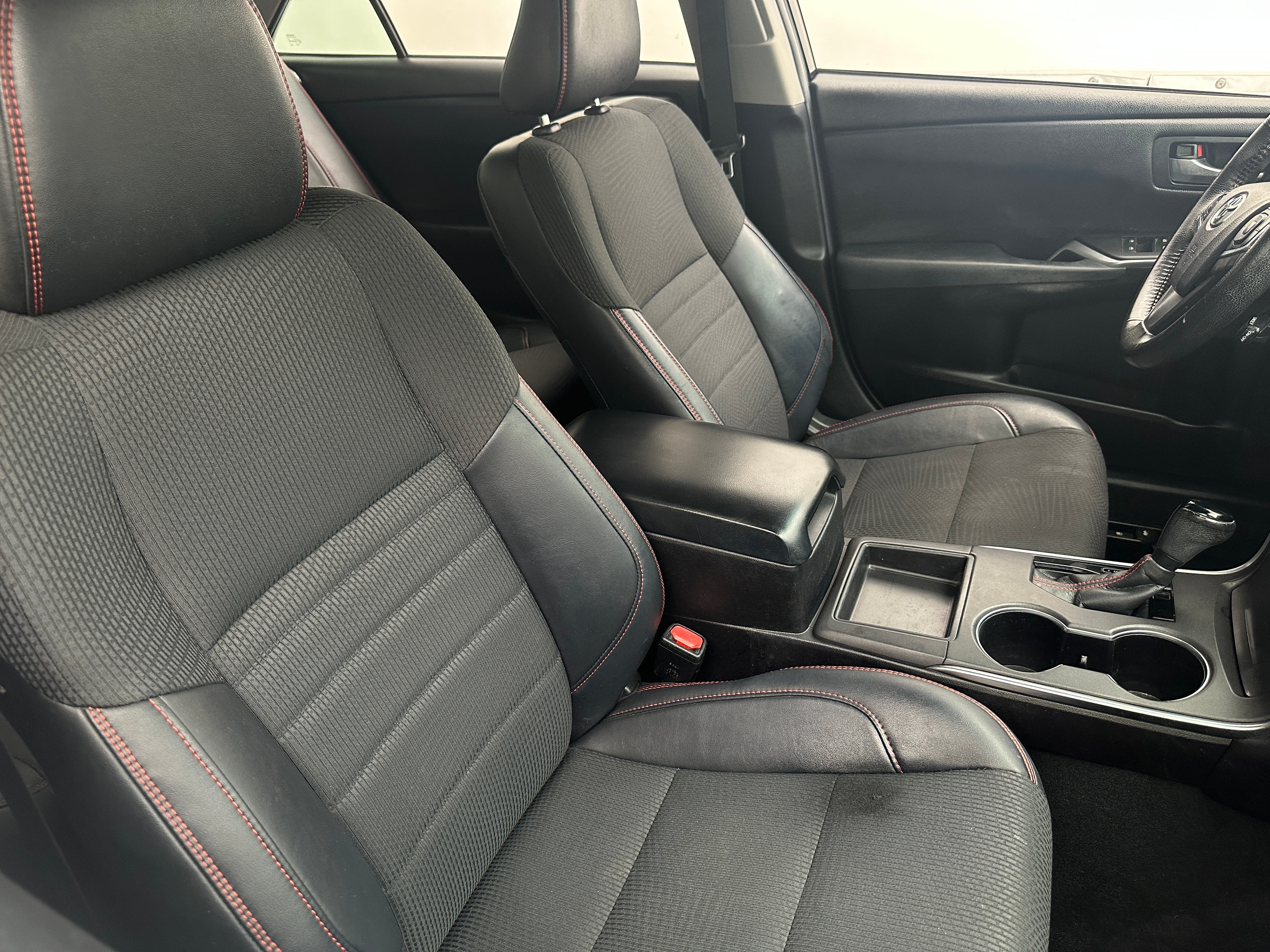 2016 Toyota Camry SE 2