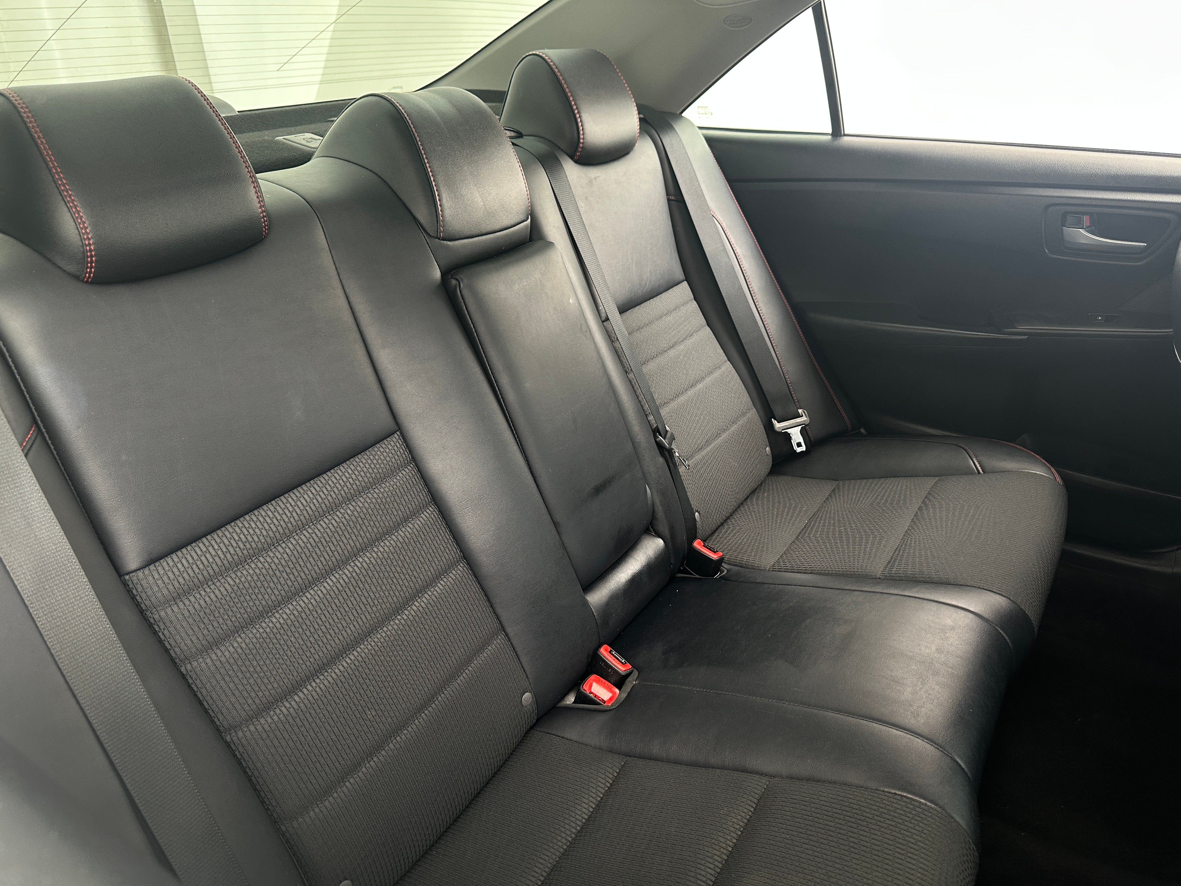 2016 Toyota Camry SE 6