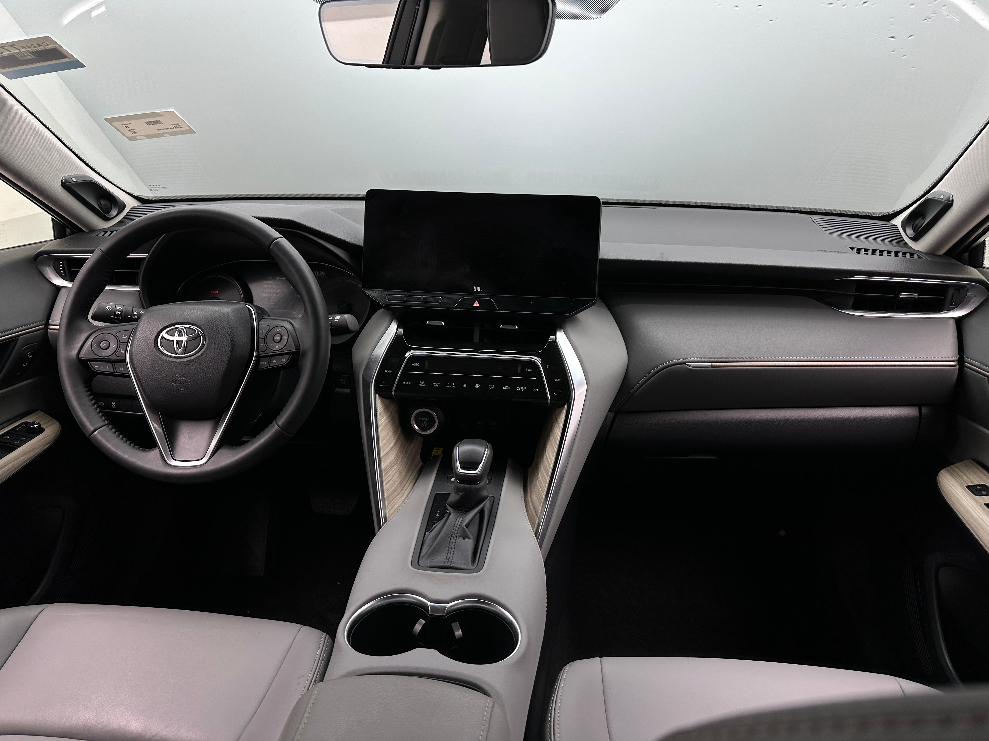 2024 Toyota Venza XLE 2