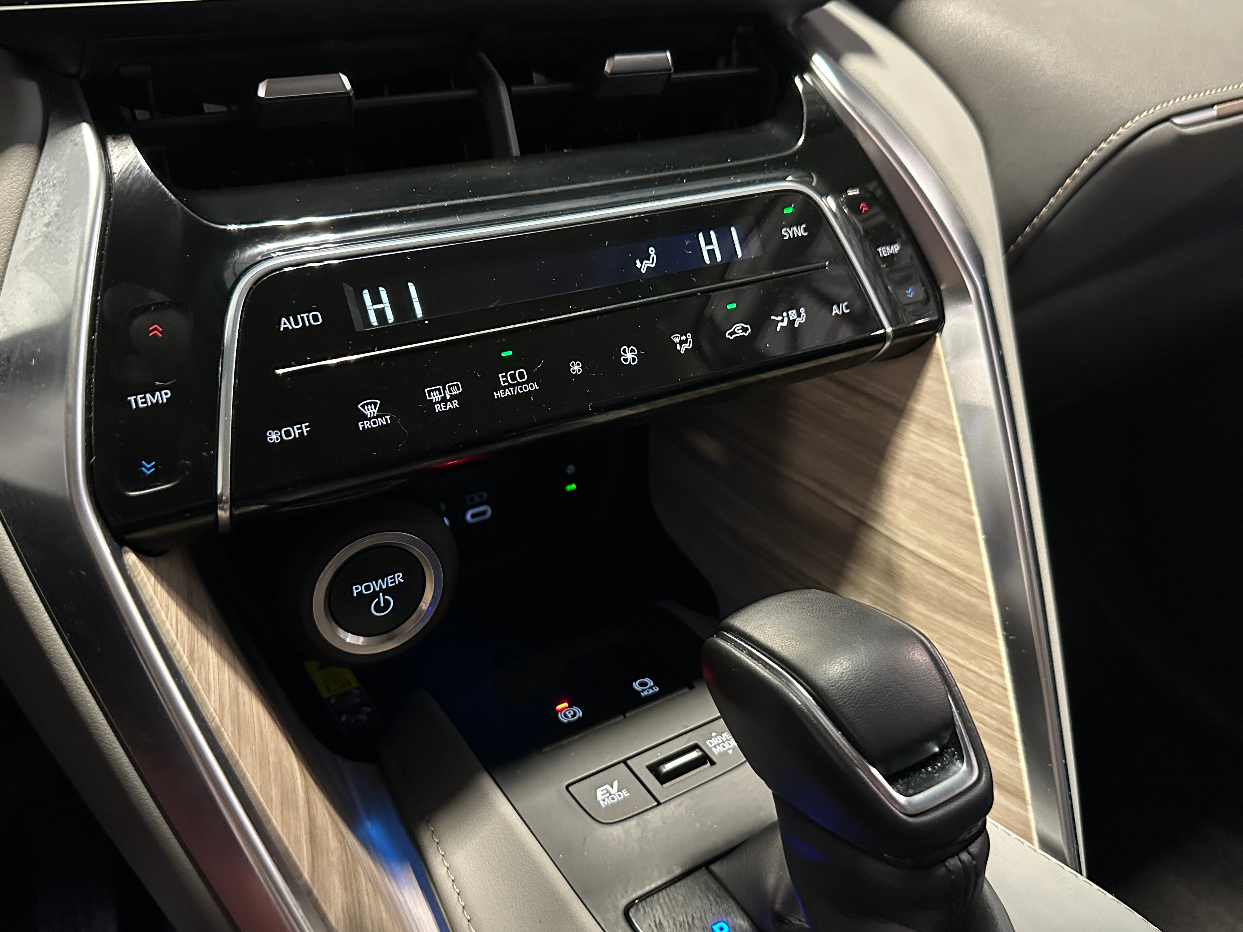 2024 Toyota Venza XLE 3