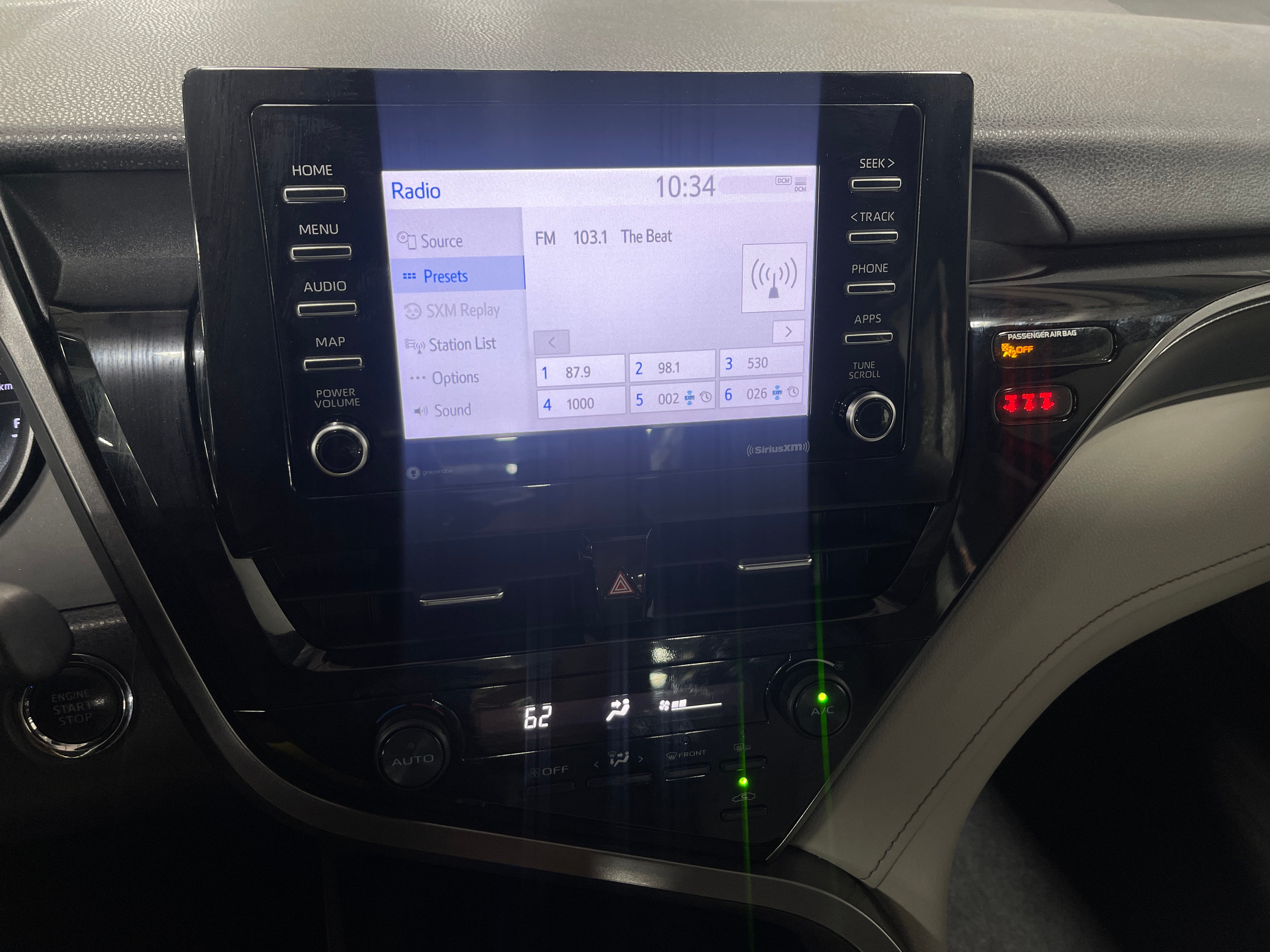 2021 Toyota Camry SE 3