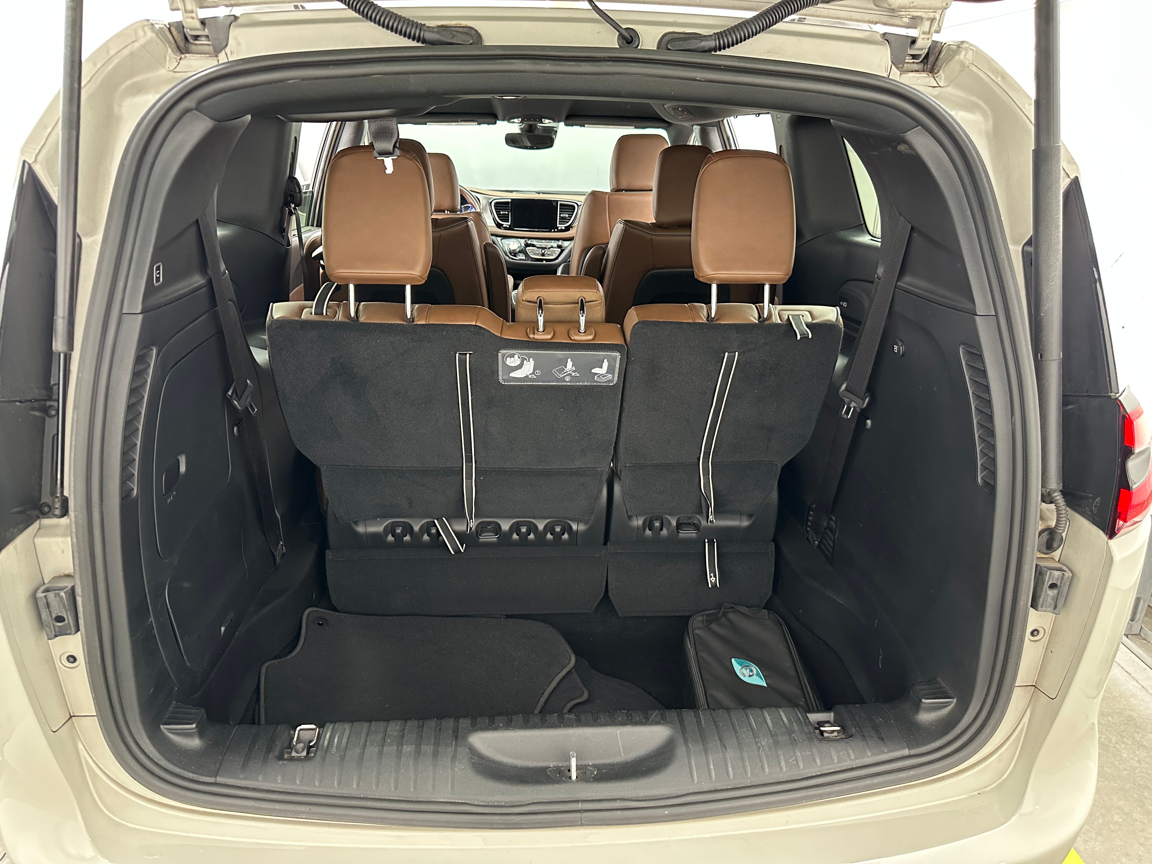 2021 Chrysler Pacifica Hybrid Limited 6