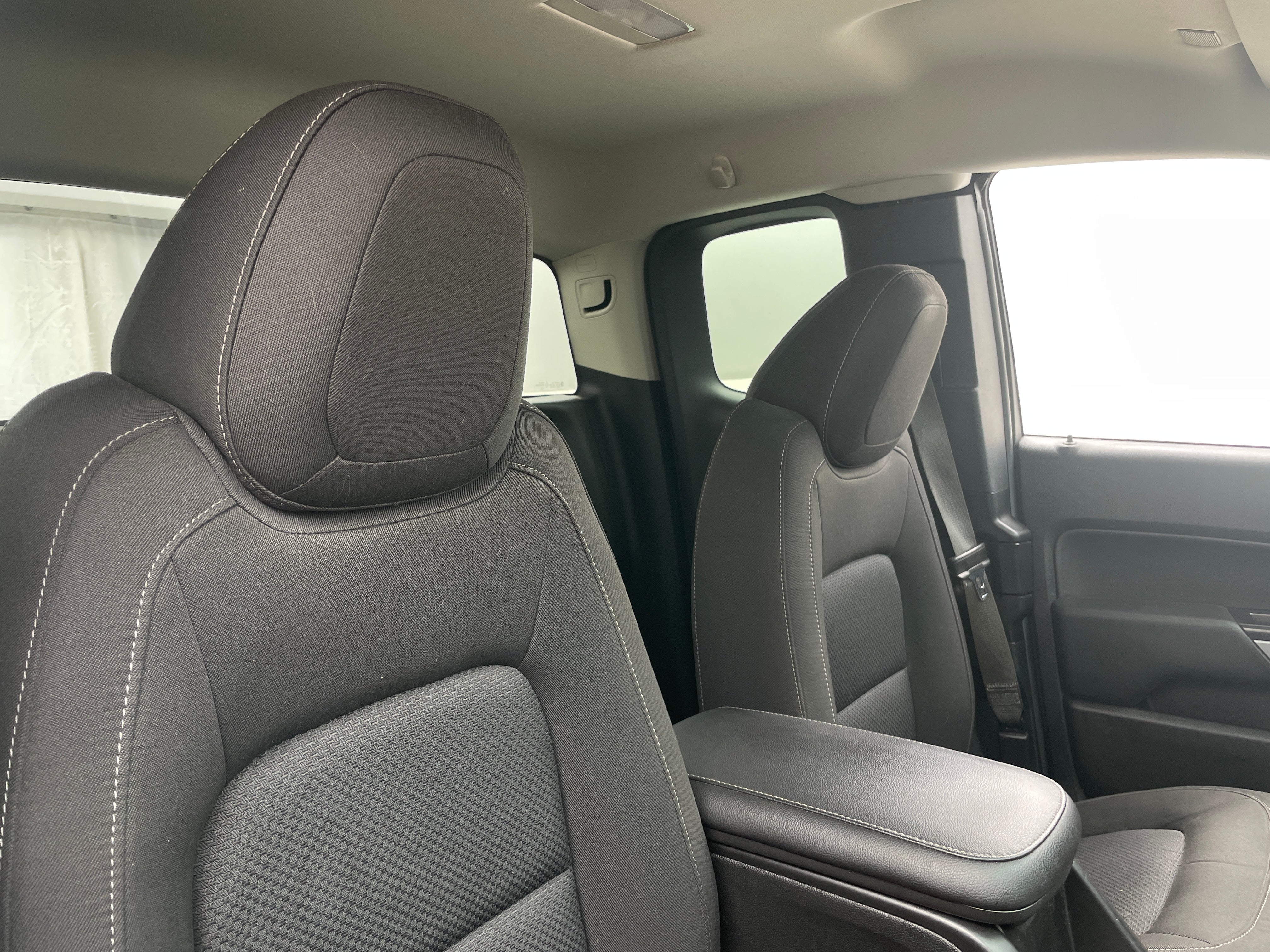 2022 Chevrolet Colorado LT 2