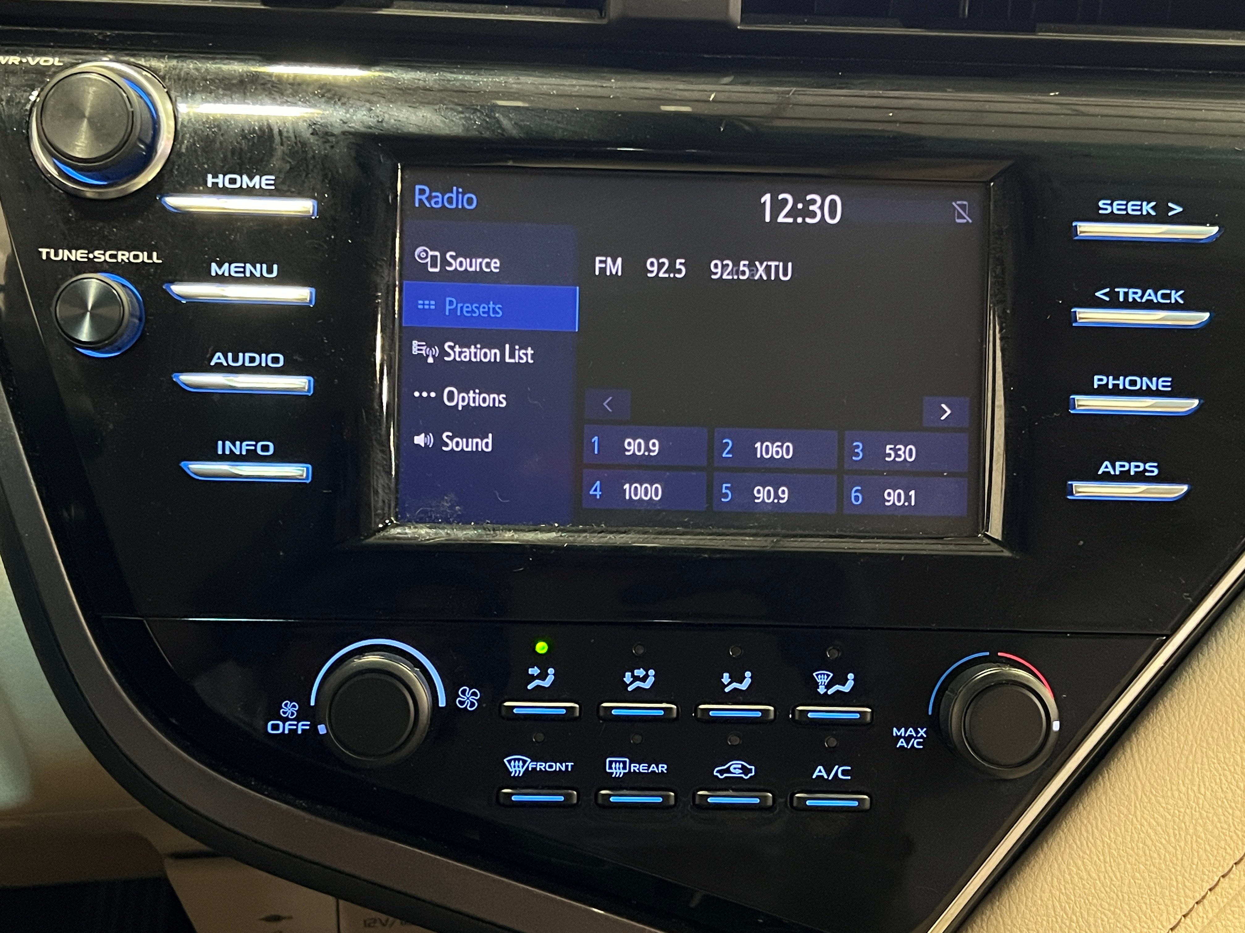 2018 Toyota Camry LE 4