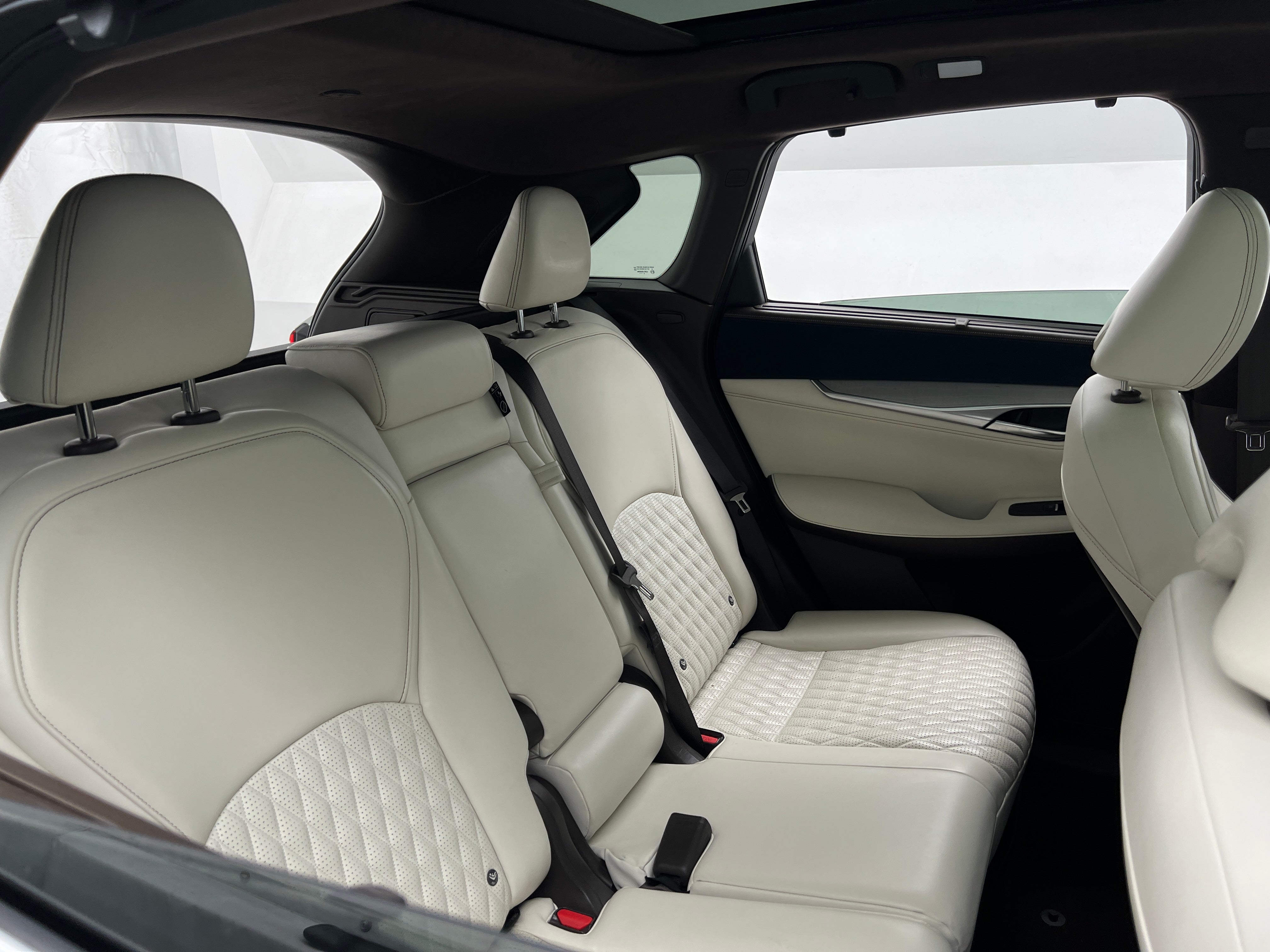 2019 INFINITI QX50 Essential 5