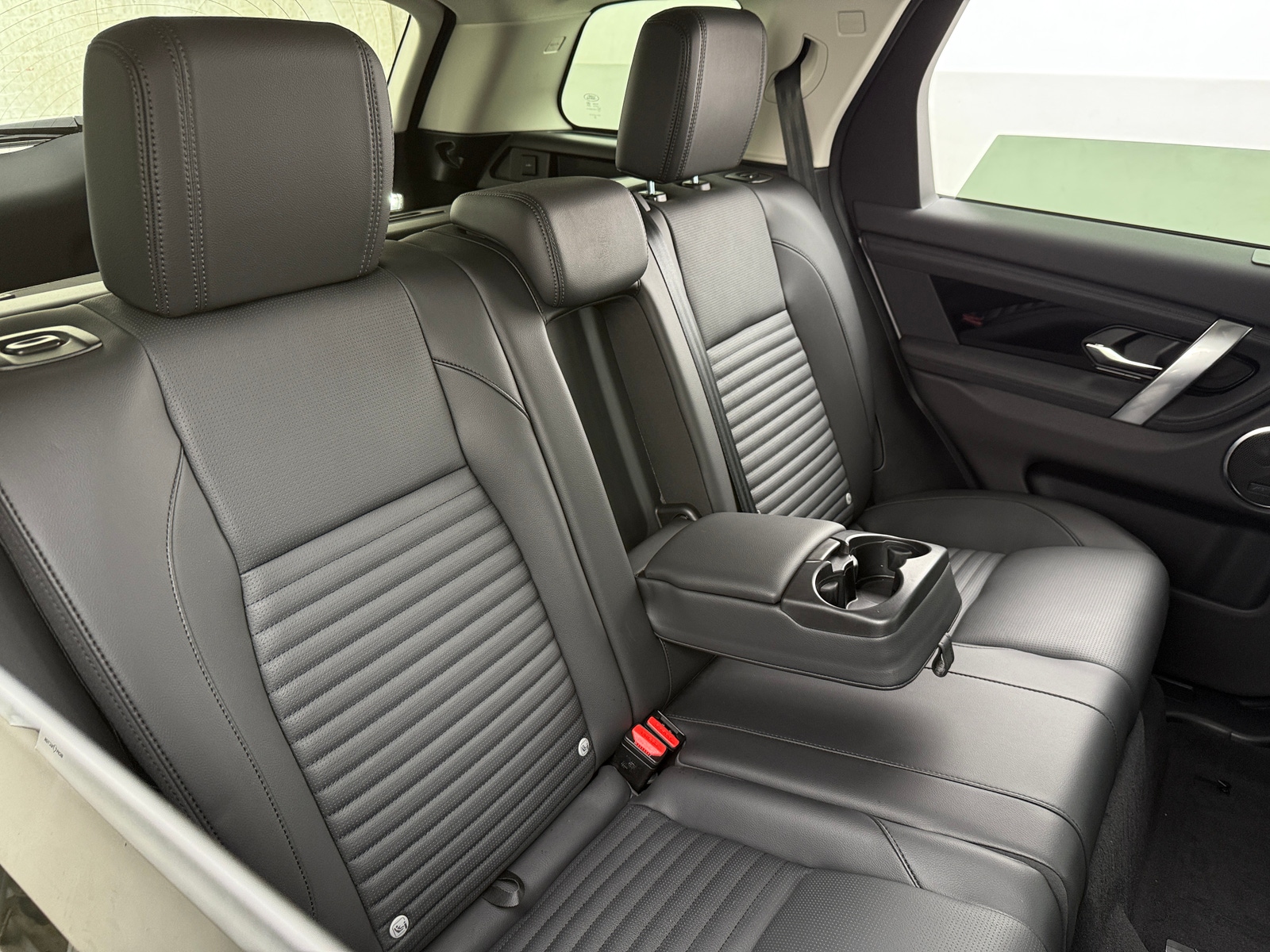 Thumbnail: 2024 Land Rover Discovery Sport - 5
