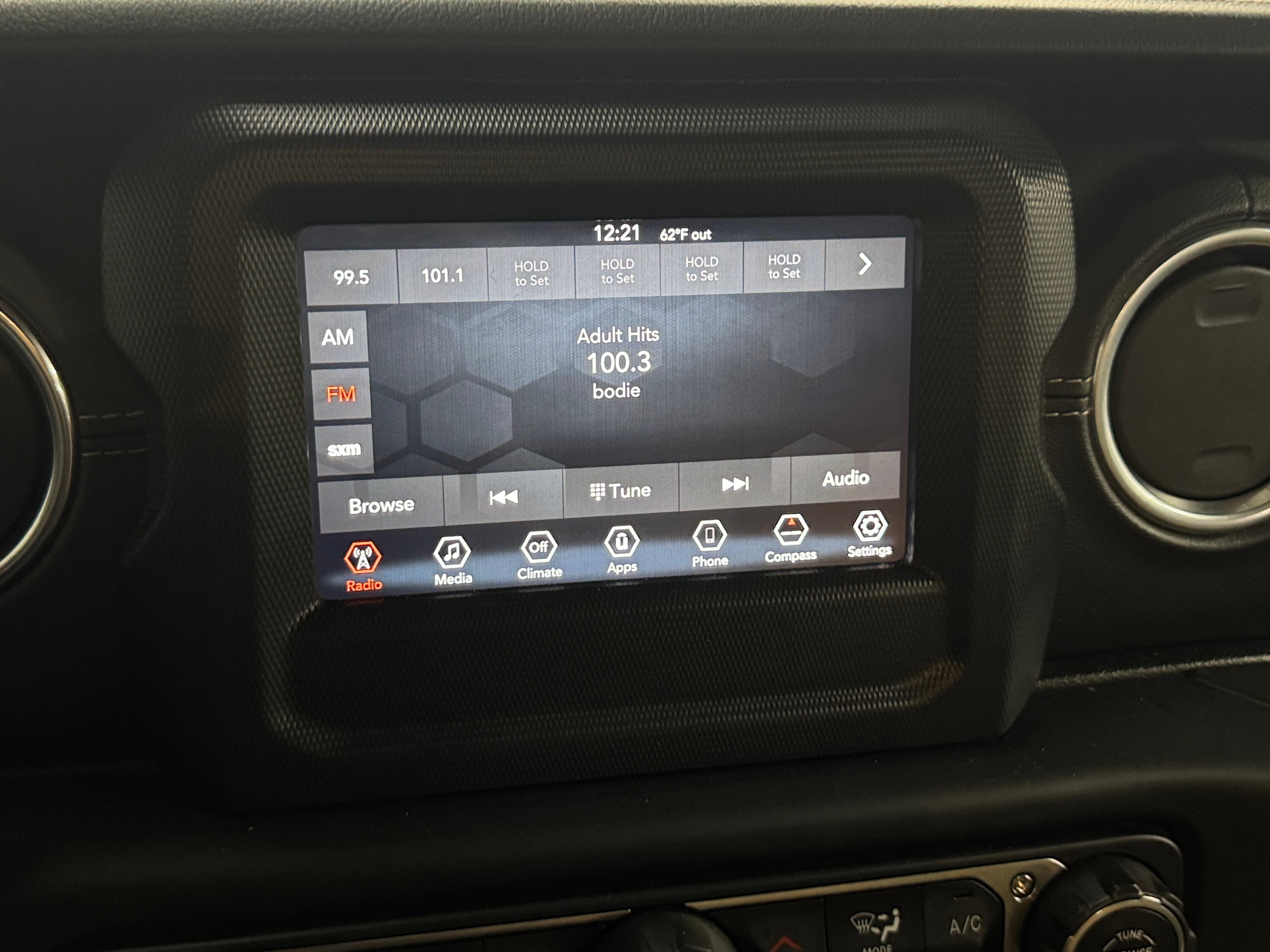 2019 Jeep Wrangler Unlimited Sahara 3