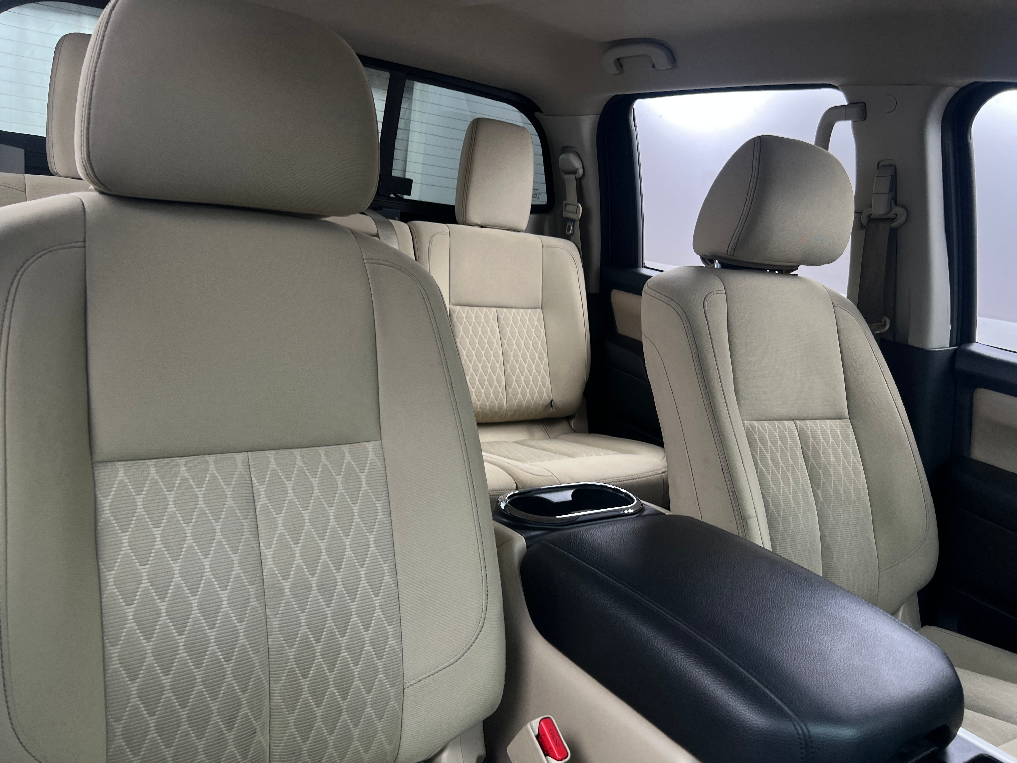 2016 Nissan Titan SV 2