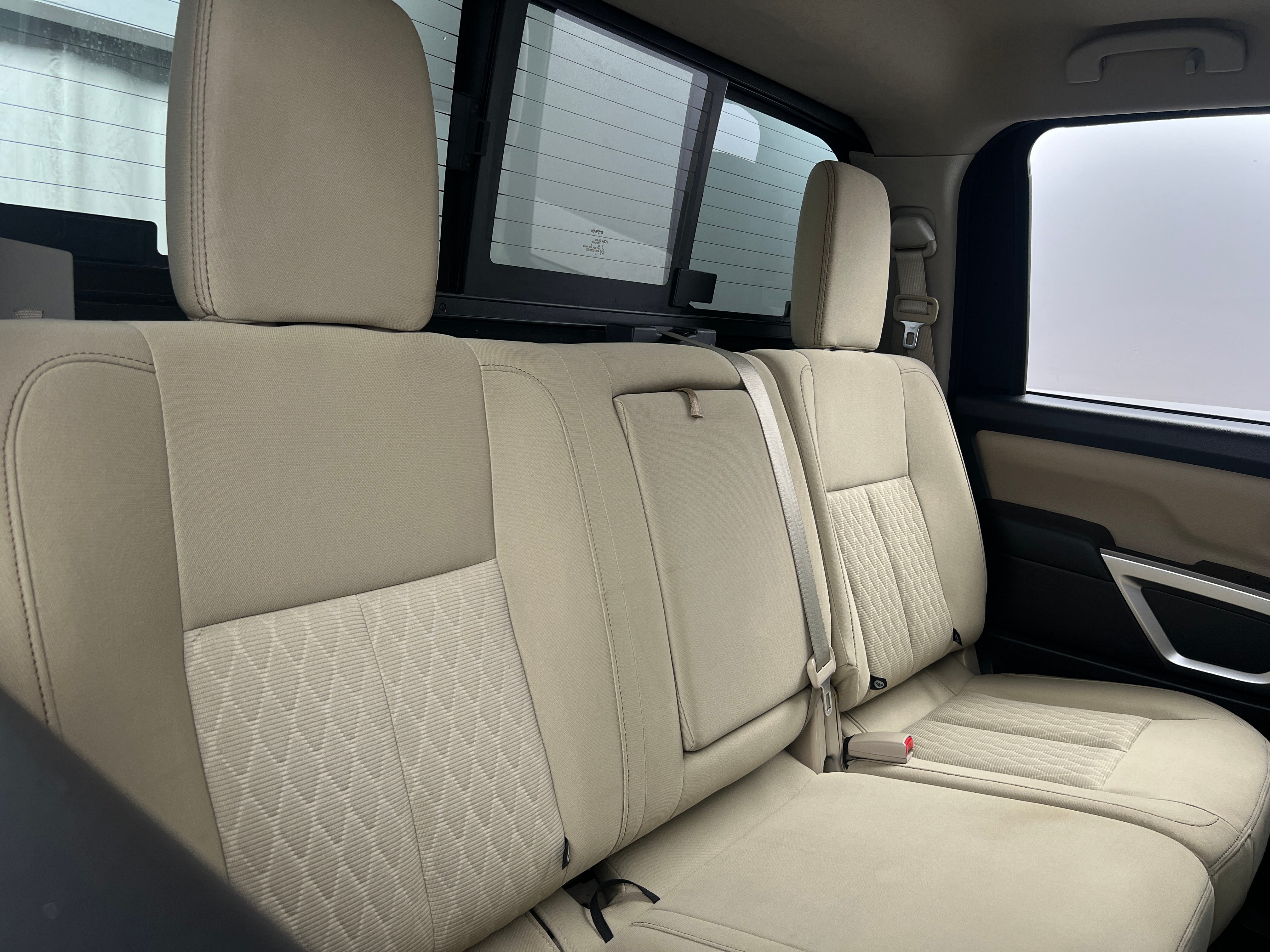 2016 Nissan Titan SV 6