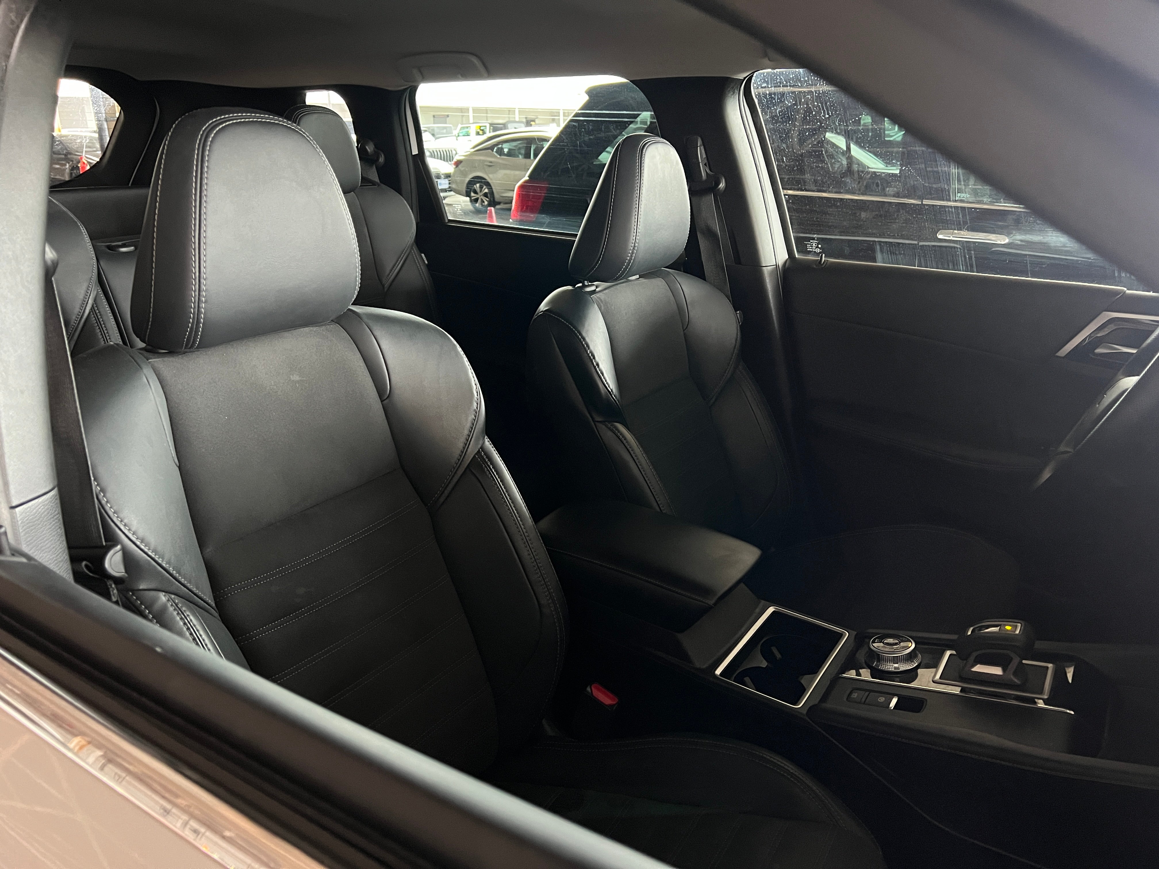2022 Mitsubishi Outlander SE 2