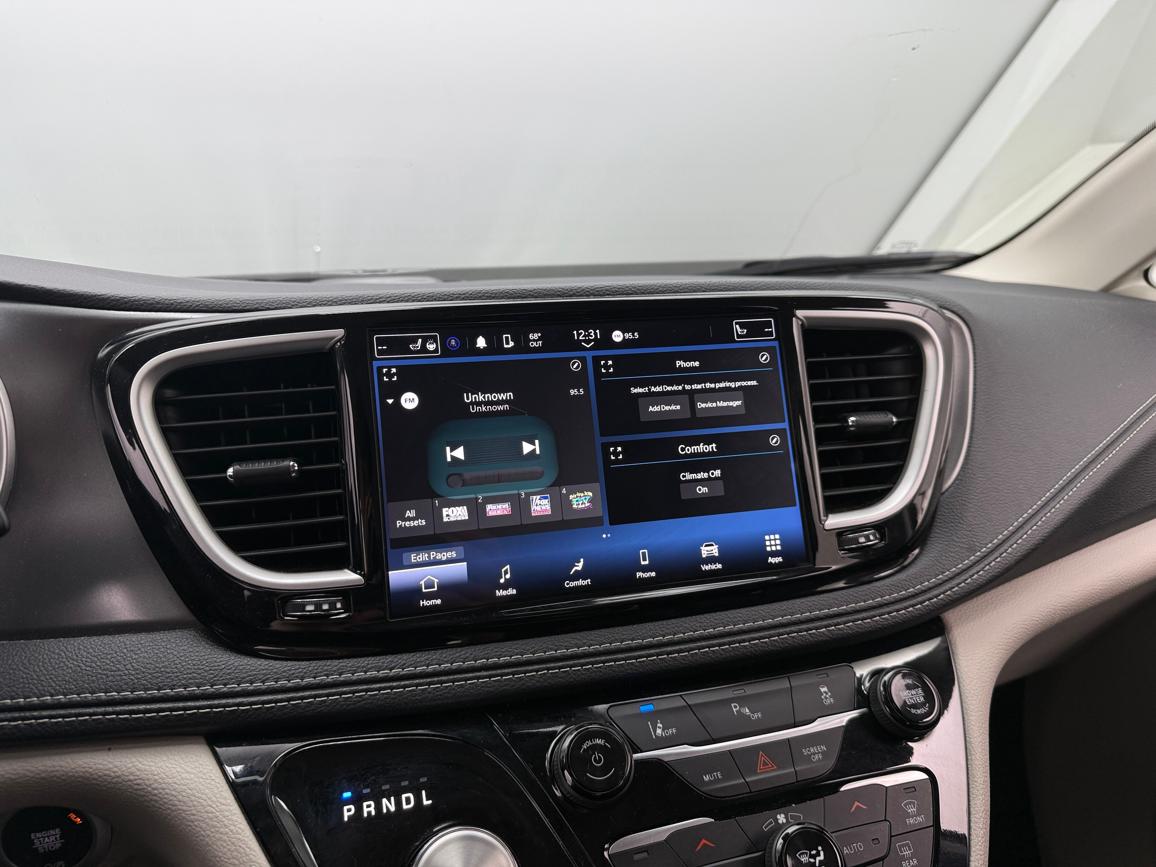2023 Chrysler Pacifica Hybrid Touring L 3
